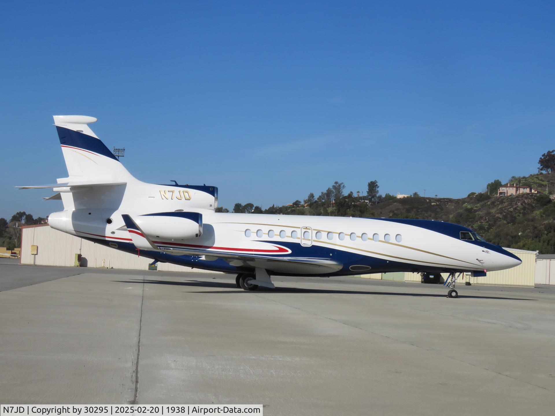 N7JD, 2008 Dassault Falcon 7X C/N 052, Parked