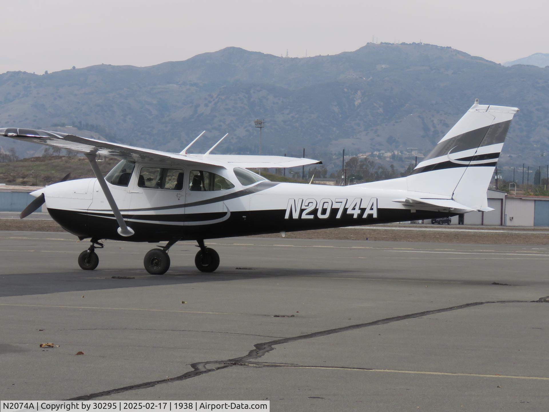 N2074A, 1968 Cessna 172I Skyhawk C/N 17257138, Parked