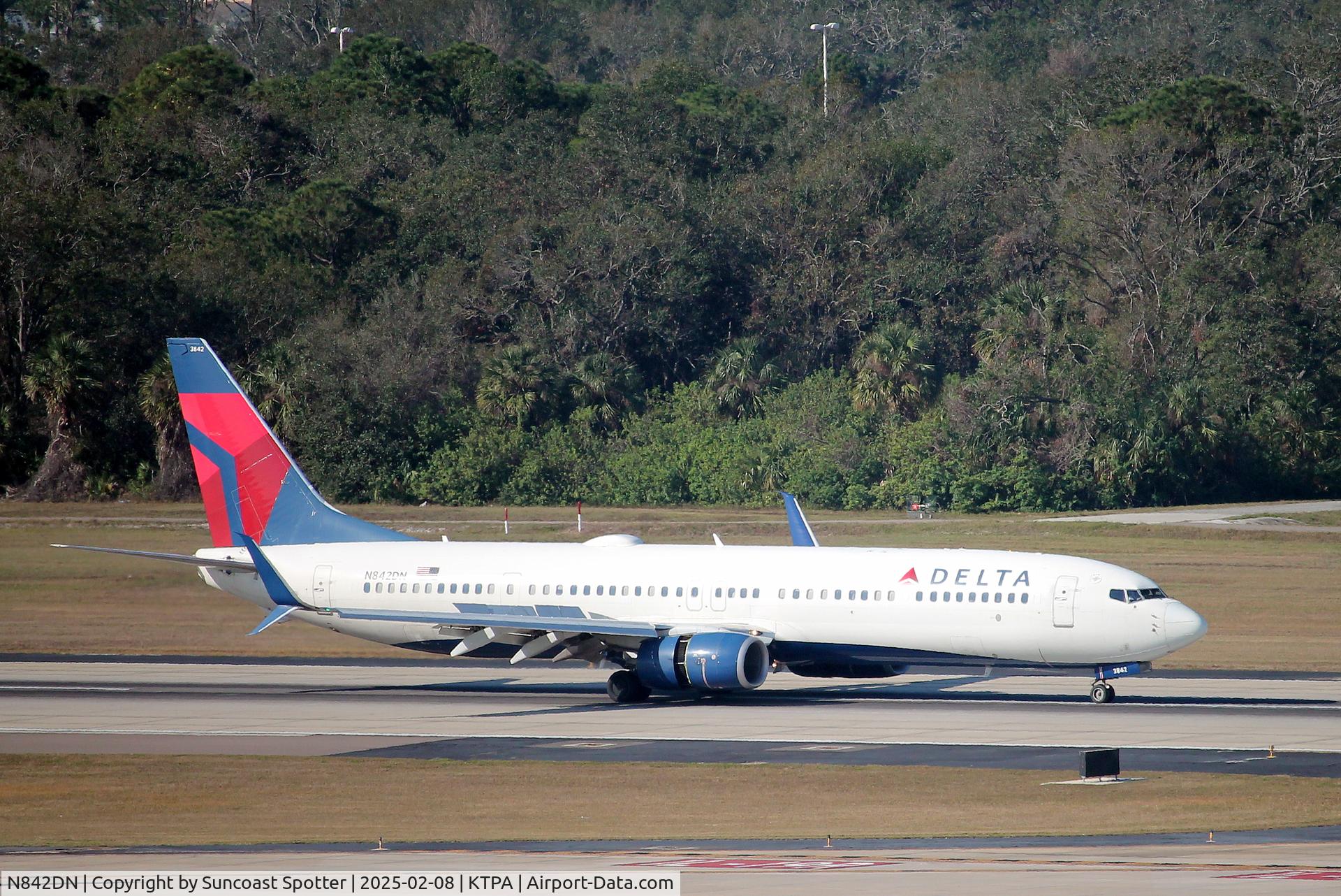N842DN, 2015 Boeing 737-932/ER C/N 31953, Delta Flight 2531 arrives on Runway 1L at Tampa International Airport following flight from LaGuardia Airport
