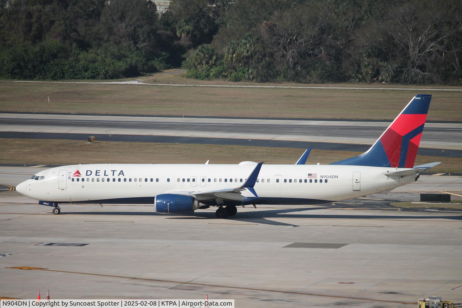 N904DN, 2018 Boeing 737-932ER C/N 32008, Delta Flight 972 taxis at Tampa International Airport prior to flight to Detroit Metro Airport