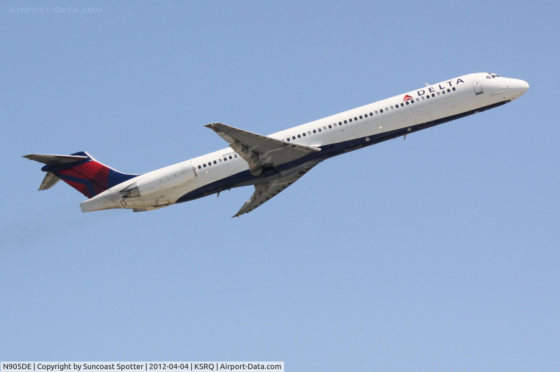 N905DE, 1992 McDonnell Douglas MD-88 C/N 53410, Delta Flight 1678 departs Runway 14 at Sarasota-Bradenton International Airport enroute to Hartsfield-Jackson Atlanta International Airport