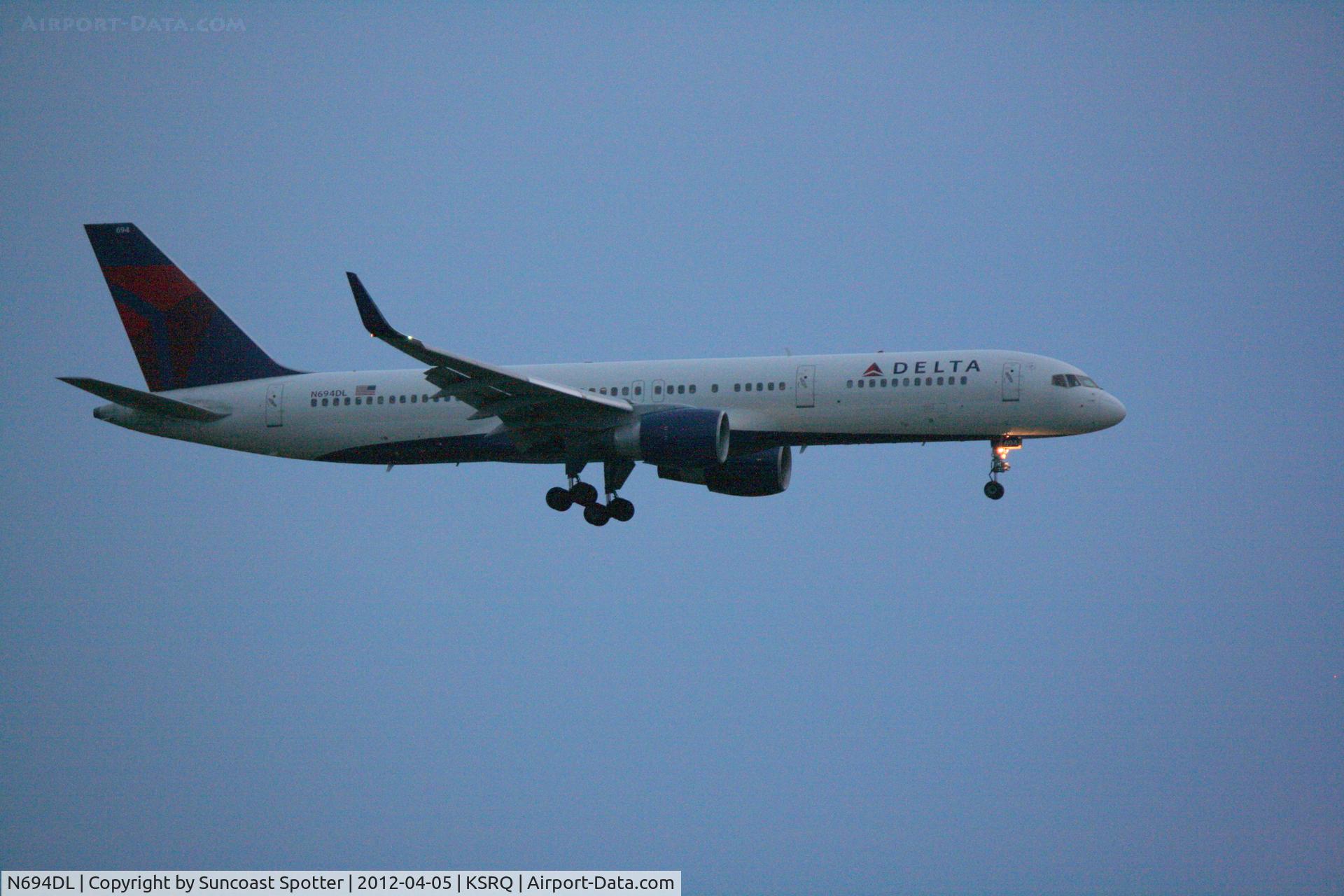 N694DL, 1998 Boeing 757-232 C/N 29726, Delta Flight 952 on approach to Runway 32 at Sarasota-Bradenton International Airport following a flight from Hartsfield-Jackson Atlanta International Airport