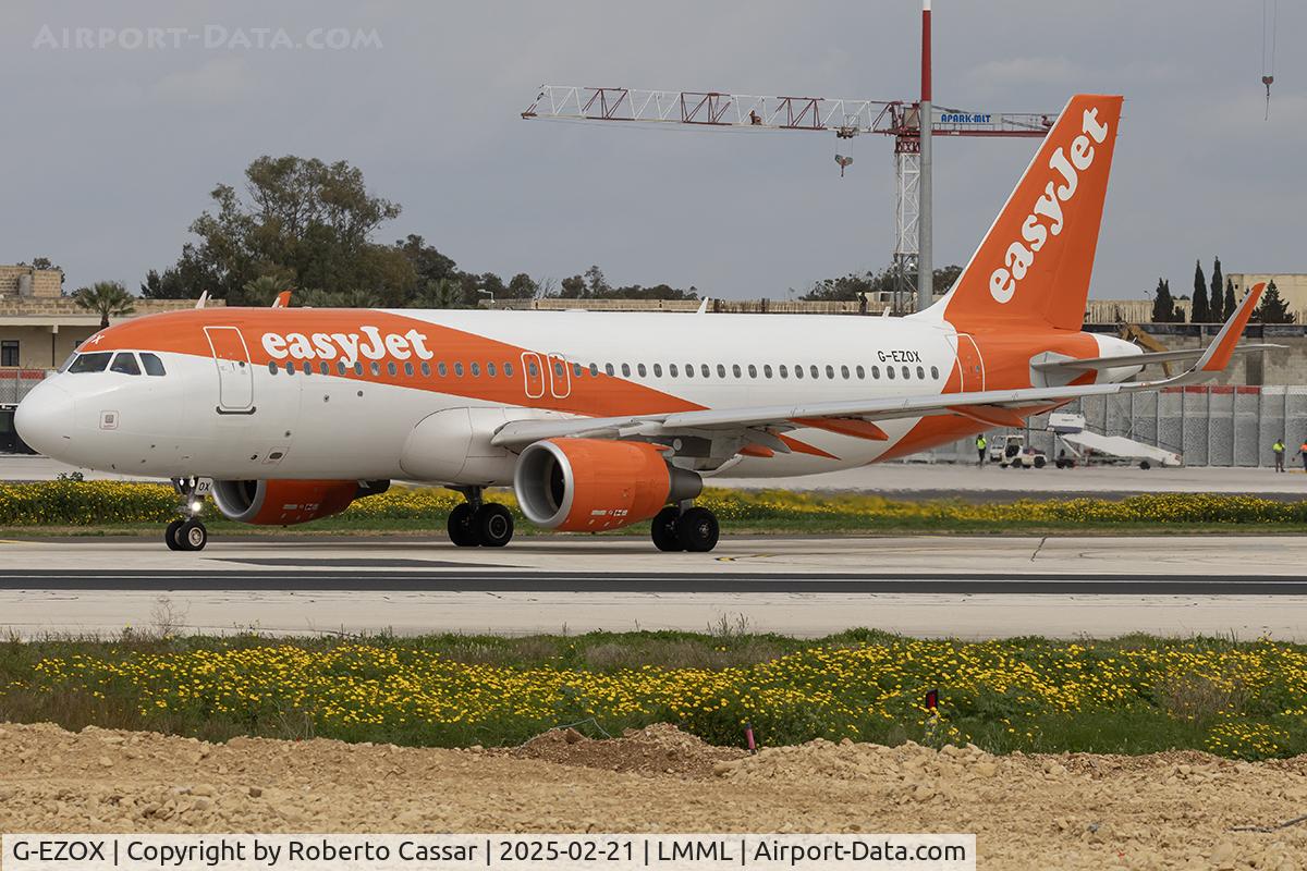 G-EZOX, 2015 Airbus A320-214 C/N 6837, Runway 13F