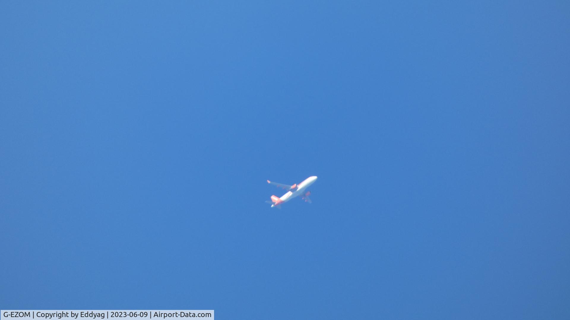 G-EZOM, 2015 Airbus A320-214 C/N 6587, easyJet