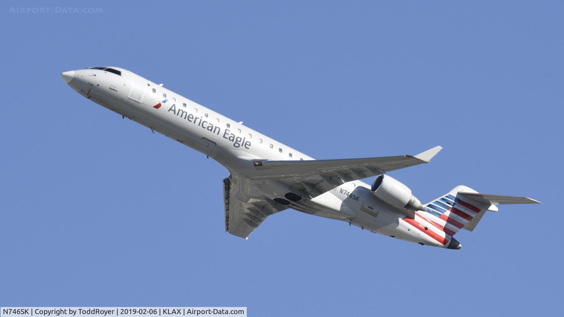N746SK, 2005 Bombardier CRJ-700 (CL-600-2C10) Regional Jet C/N 10202, Departing LAX on 25R