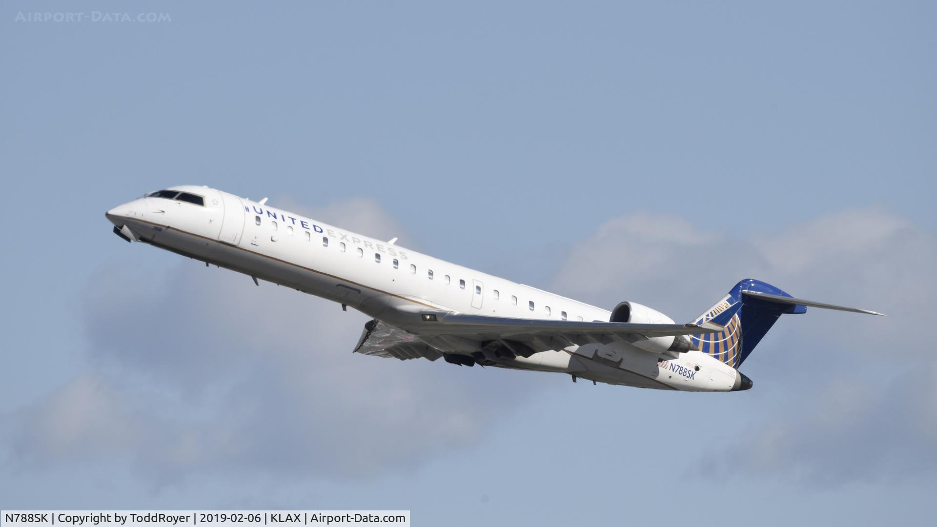 N788SK, 2009 Bombardier CRJ-700 (CL-600-2C10) Regional Jet C/N 10290, Departing LAX on 25R