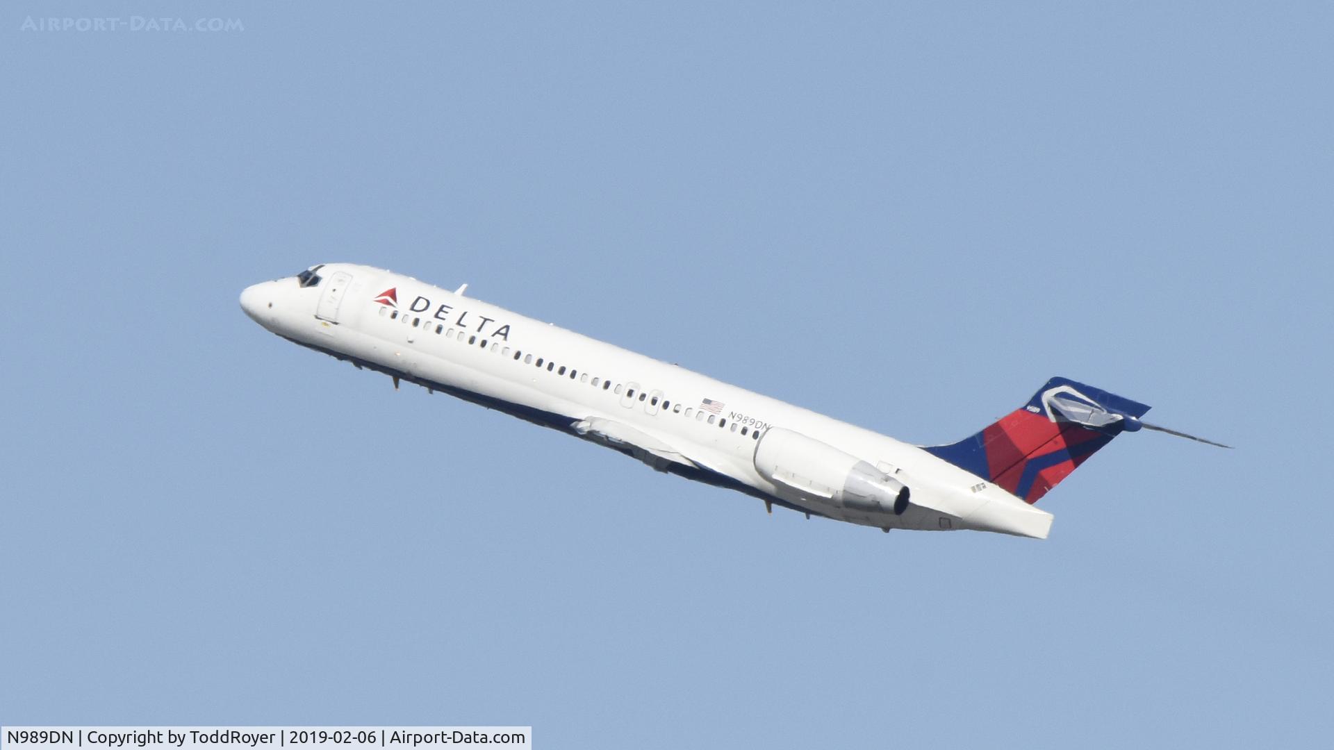 N989DN, 2001 Boeing 717-200 C/N 55067, Departing LAX on 24L
