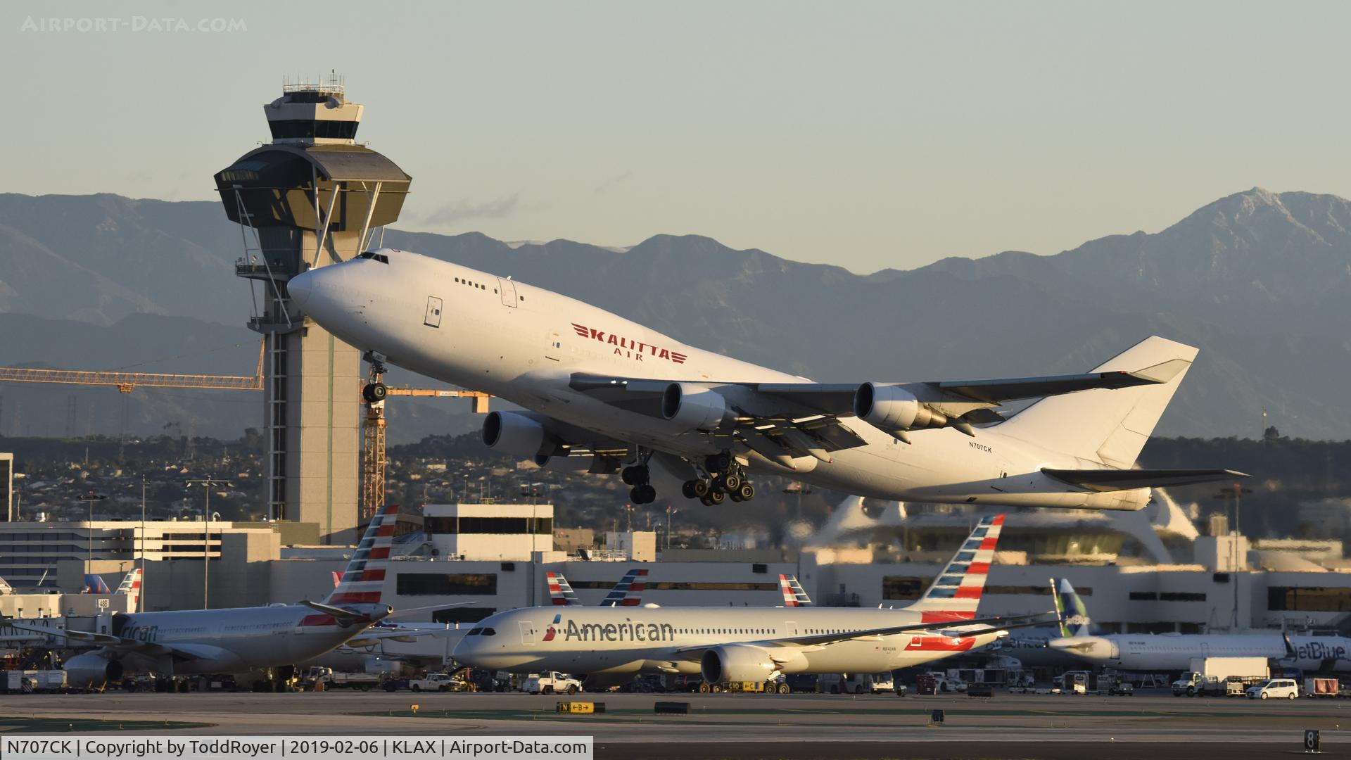 N707CK, 1992 Boeing 747-4B5 BDSF C/N 26395, Departing LAX on 25R