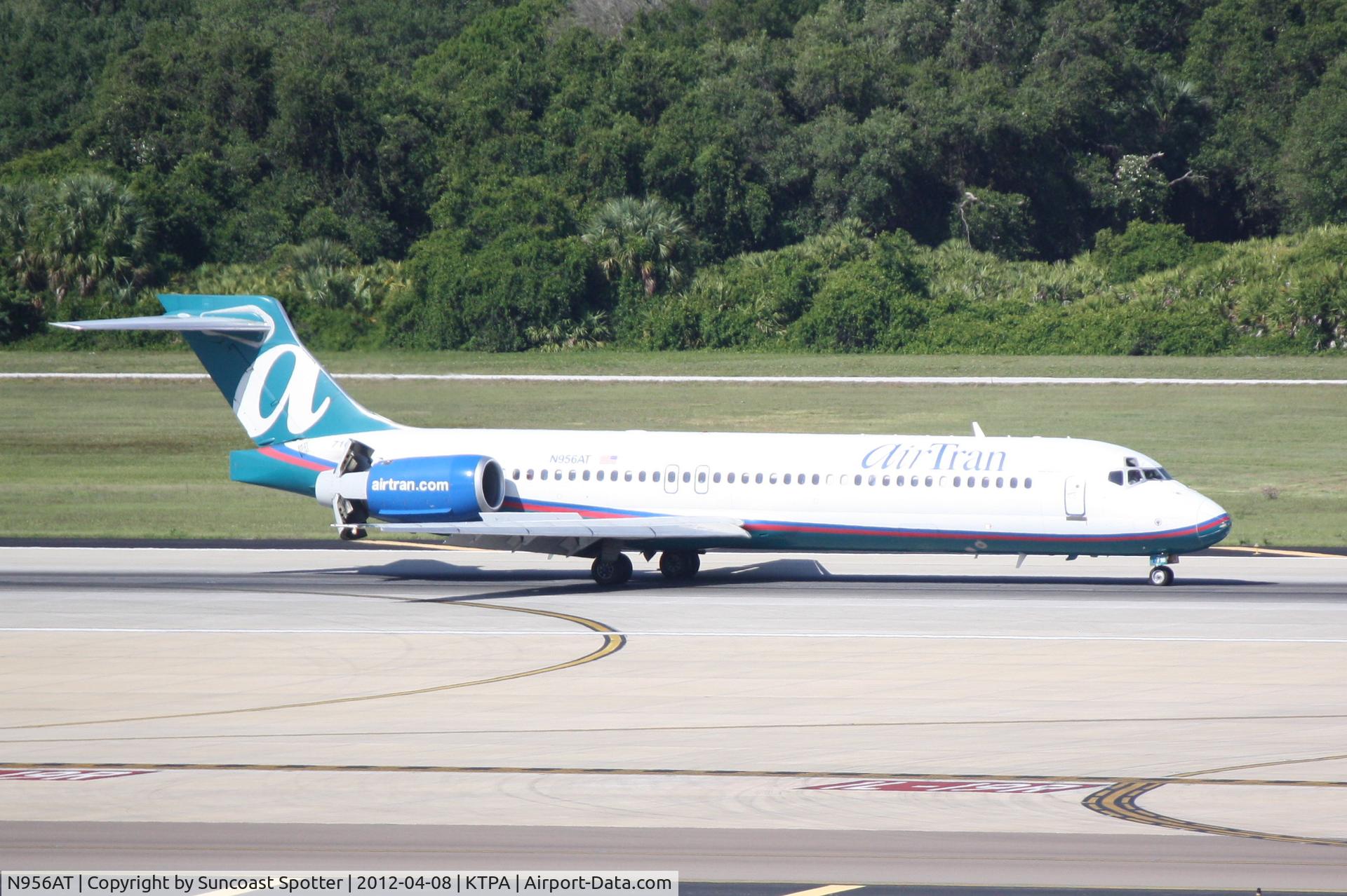 N956AT, 2000 Boeing 717-200 C/N 55018, AirTran Flight 1072 arrives on Runway 1L at Tampa International Airport following a flight from Akron-Canton Regional Airport