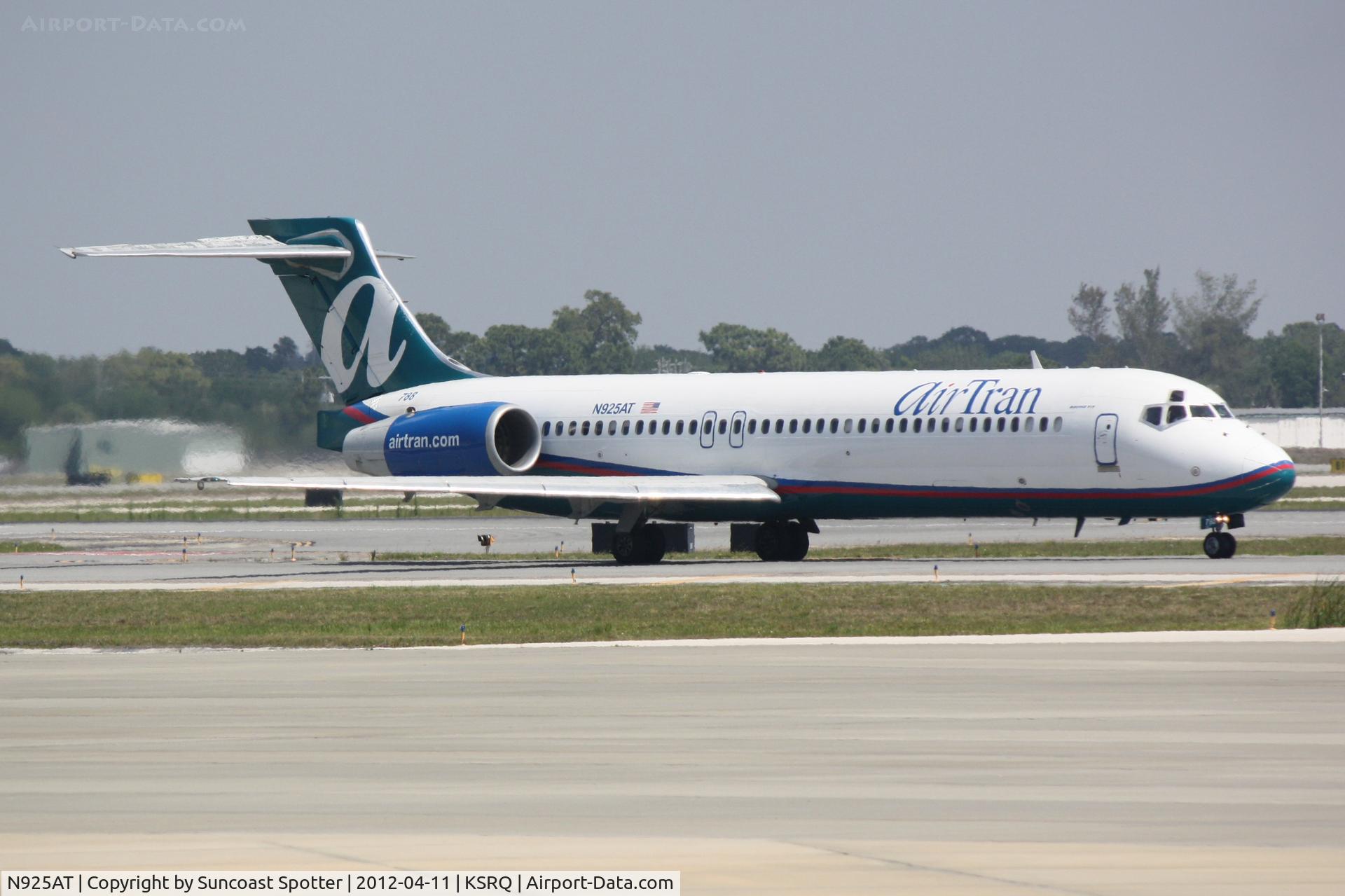 N925AT, 2000 Boeing 717-200 C/N 55079, AirTran Flight 988 taxis for departure at Sarasota-Bradenton International Airport