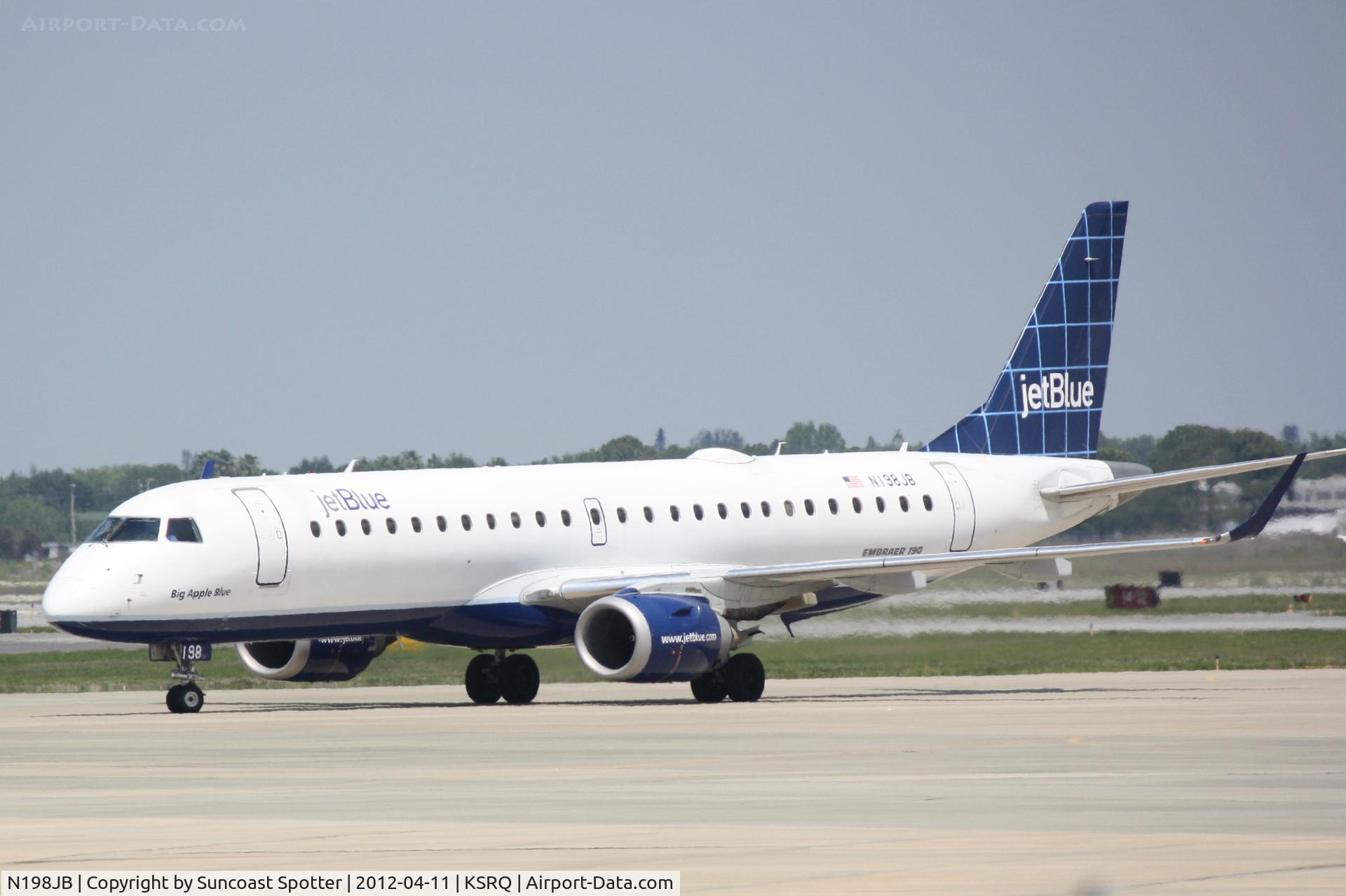 N198JB, 2006 Embraer 190AR (ERJ-190-100IGW) C/N 19000021, JetBlue Flight 1187 arrives on Runway 32 at Sarasota-Bradenton International Airport following a flight from Boston Logan International Airport