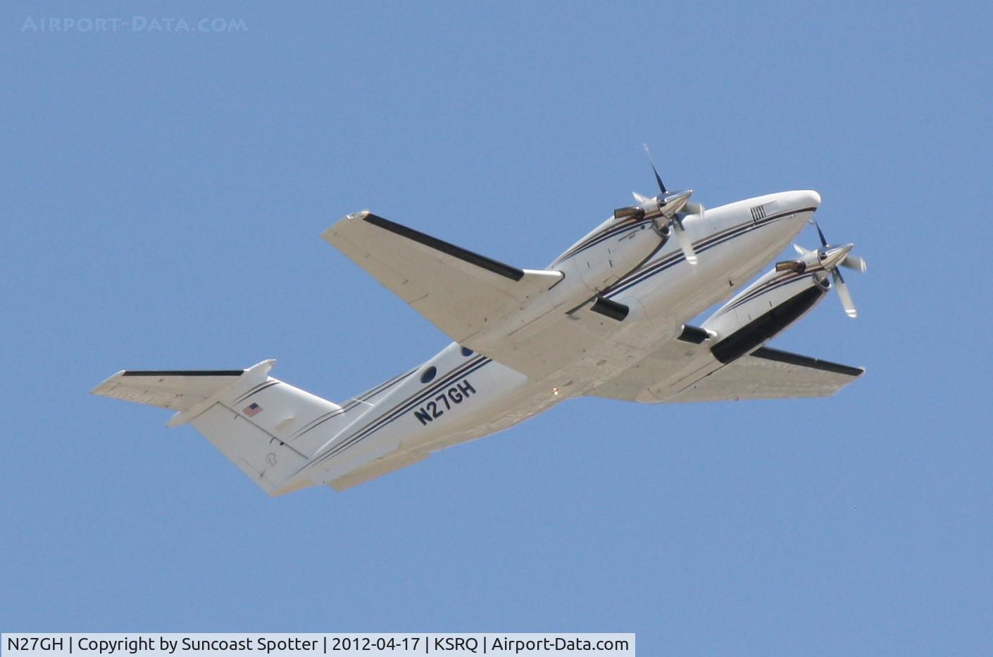 N27GH, 1986 Beech B200 King Air C/N BB-1260, N27GH departs Runway 14 at Sarasota-Bradenton International Airport