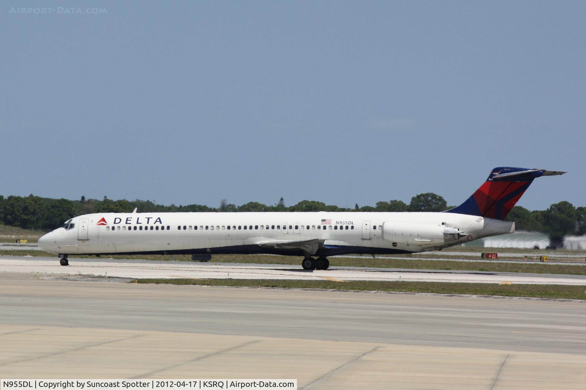 N955DL, 1990 McDonnell Douglas MD-88 C/N 49886, Delta Flight 1678 arrives at Sarasota-Bradenton International Airport following a flight from Hartsfield-Jackson Atlanta International Airport