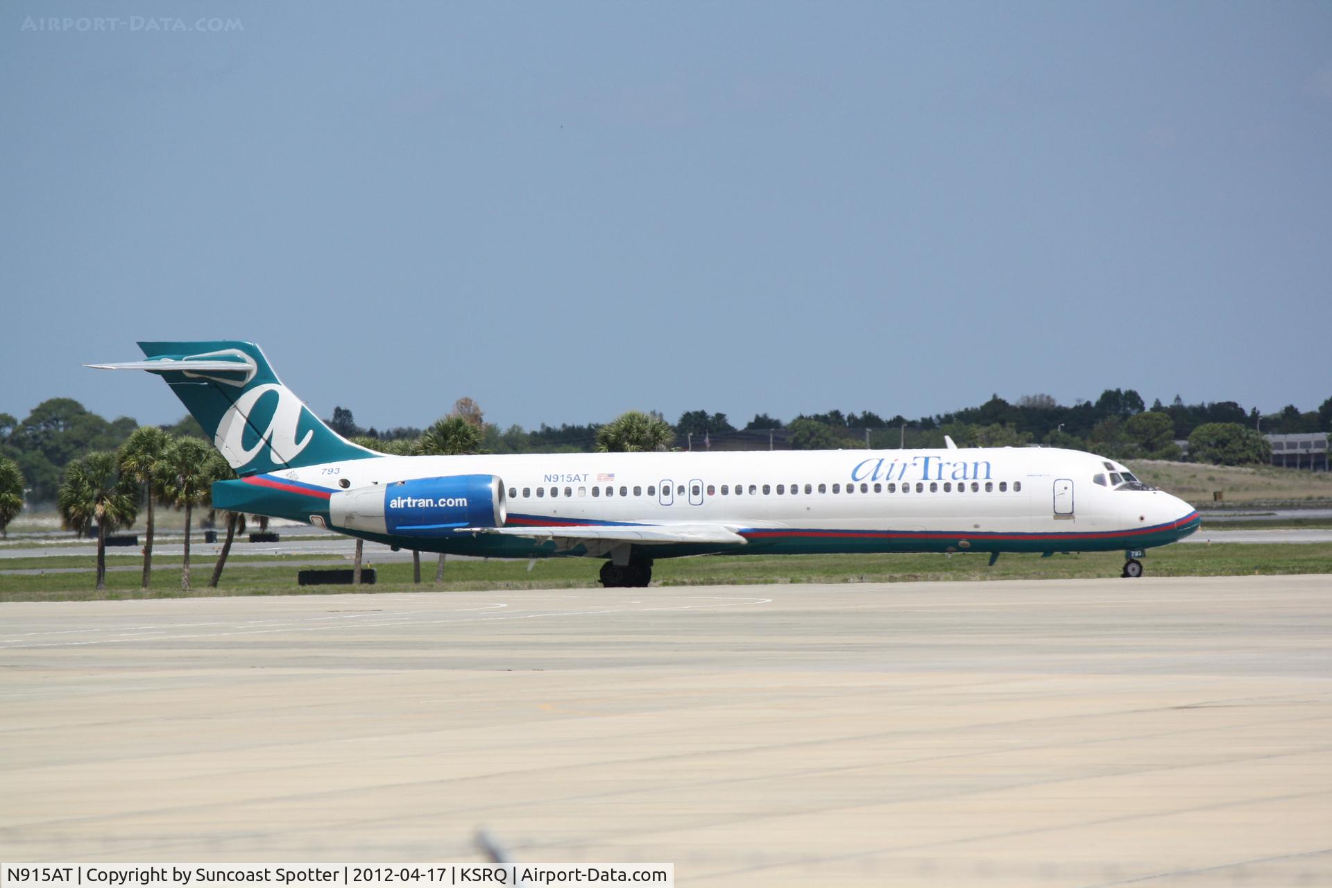 N915AT, 2001 Boeing 717-200 C/N 55085, AirTran Flight 988 taxis for departure at Sarasota-Bradenton International Airport
