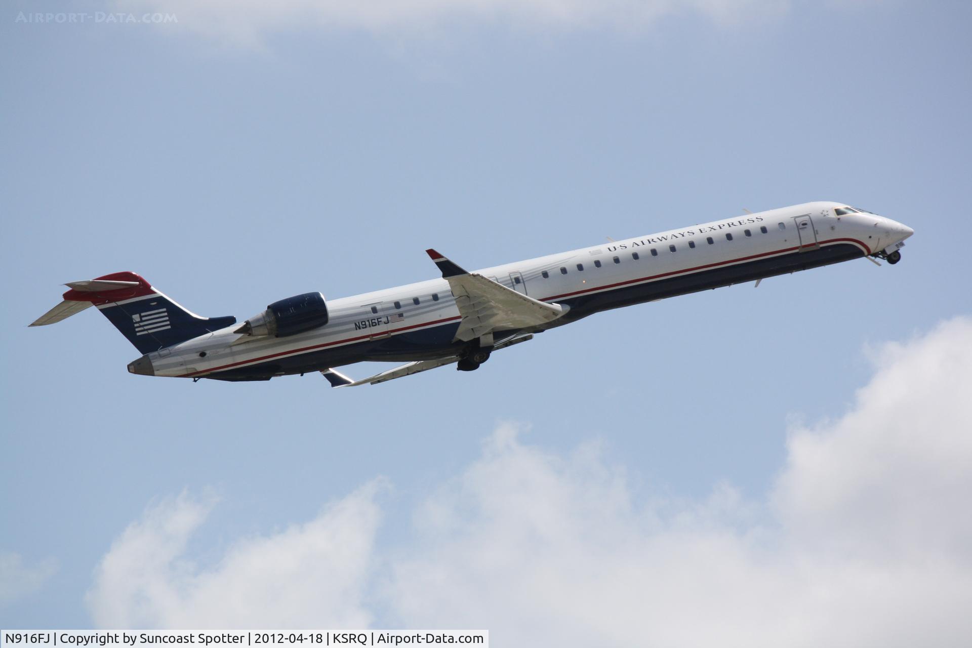 N916FJ, 2004 Bombardier CRJ-900ER (CL-600-2D24) C/N 15016, Mesa/US Air Flight 2662 departs Runway 14 at Sarasota-Bradenton International Airport enroute to Charlotte-Douglas International Airport