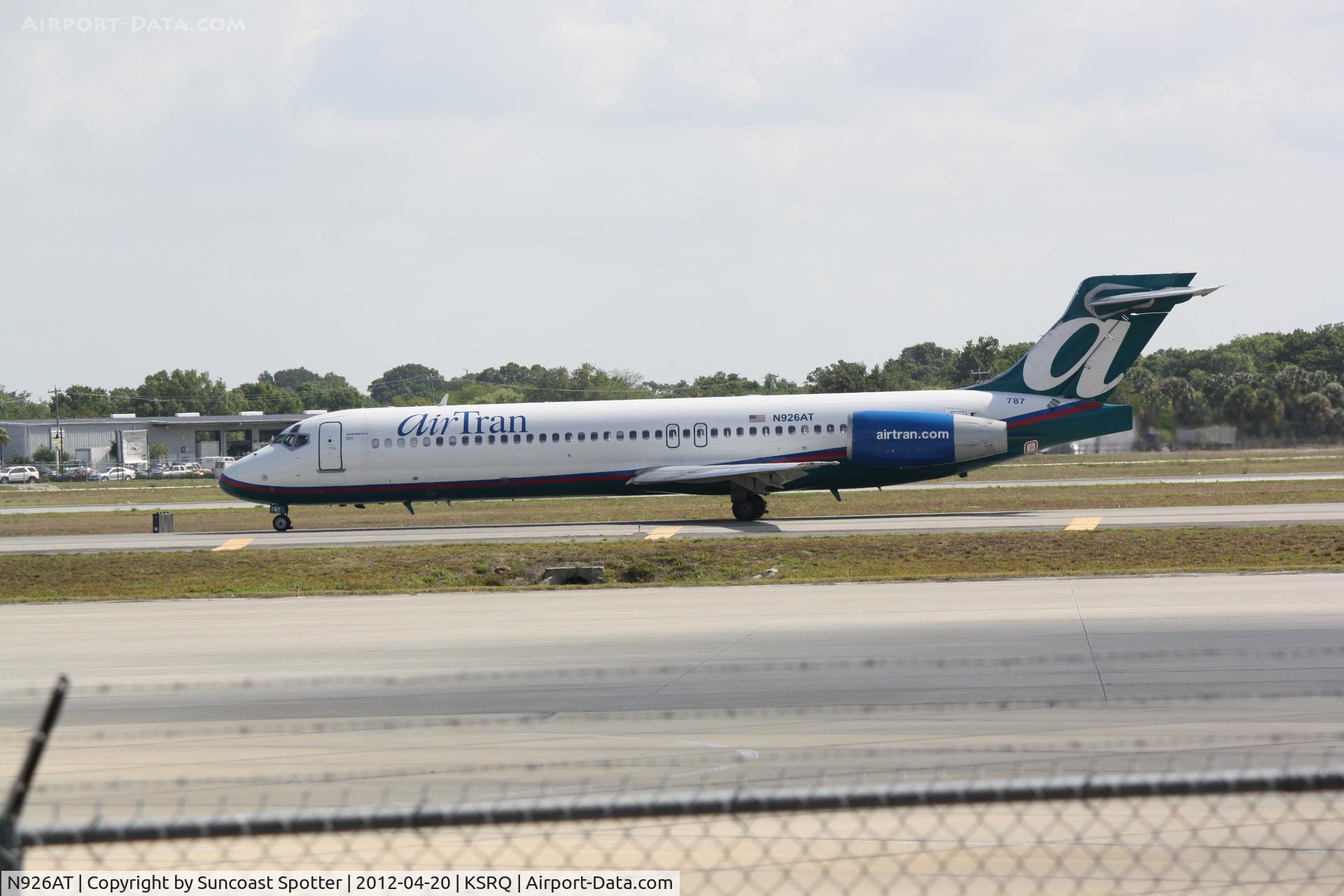 N926AT, 2000 Boeing 717-200 C/N 55078, AirTran Flight 972 arrives on Runway 14 at Sarasota-Bradenton International Airport following a flight from Hartsfield-Jackson Atlanta International Airport