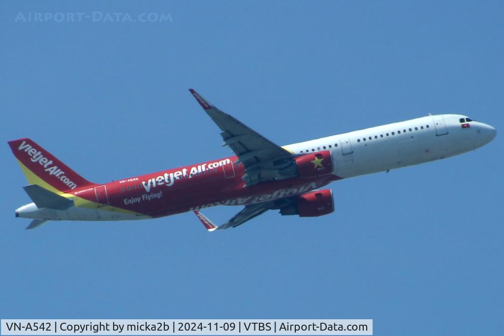 VN-A542, 2016 Airbus A321-211(WL) C/N 7048, Take off