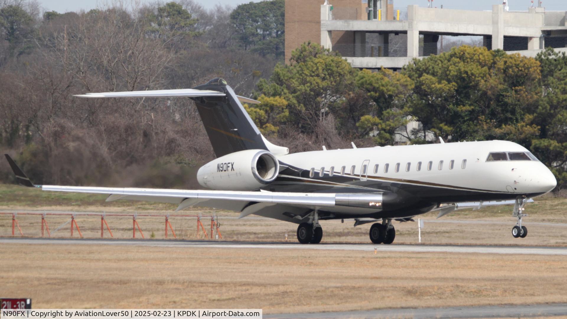 N90FX, 1999 Bombardier BD-700-1A10 Global Express C/N 9017, FlexJet Global Express