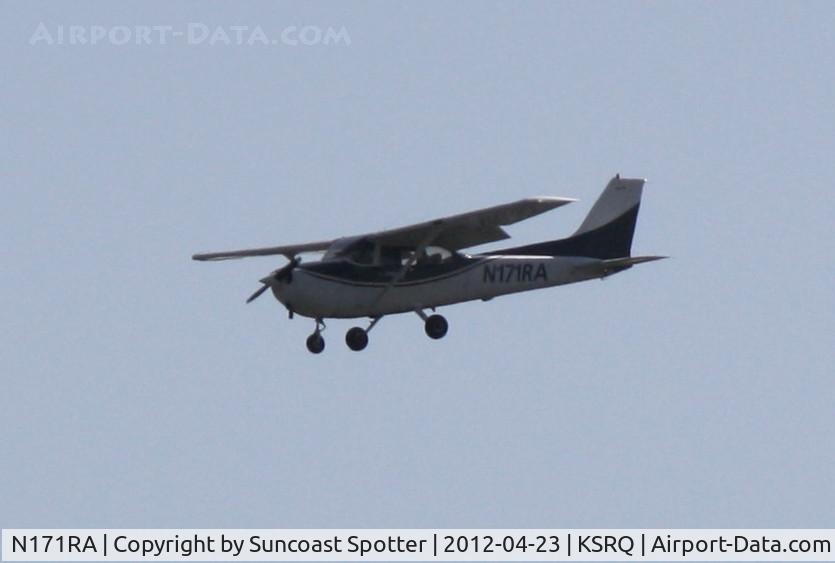 N171RA, 1999 Cessna 172S C/N 172S8237, Cessna Skyhawk N171RA at SRQ