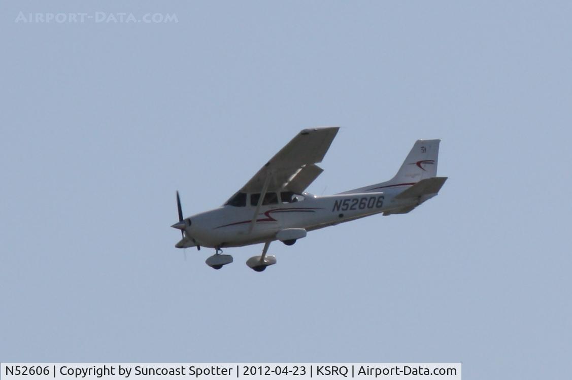 N52606, 2002 Cessna 172S C/N 172S9174, Cessna Skyhawk N52606 at SRQ