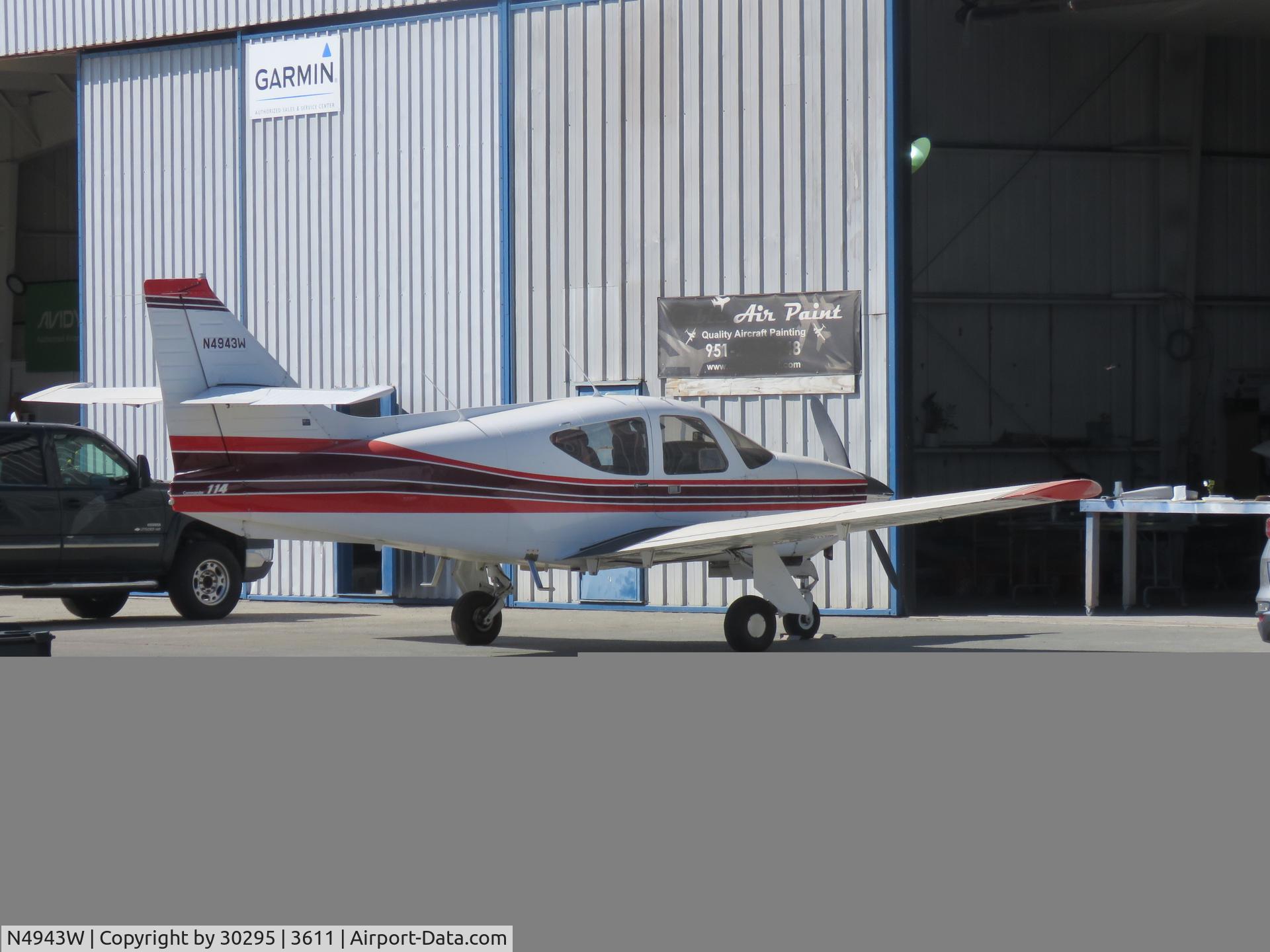 N4943W, 1977 Rockwell International 114 Commander C/N 14265, Parked