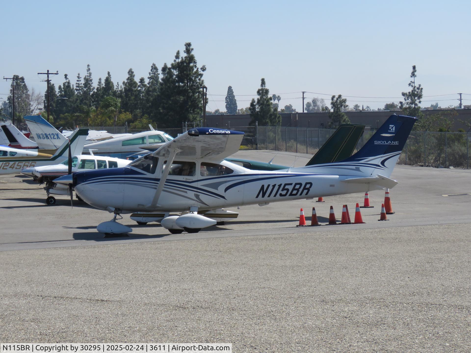 N115BR, 2016 Textron (Cessna) 182T C/N 18282415, Parked