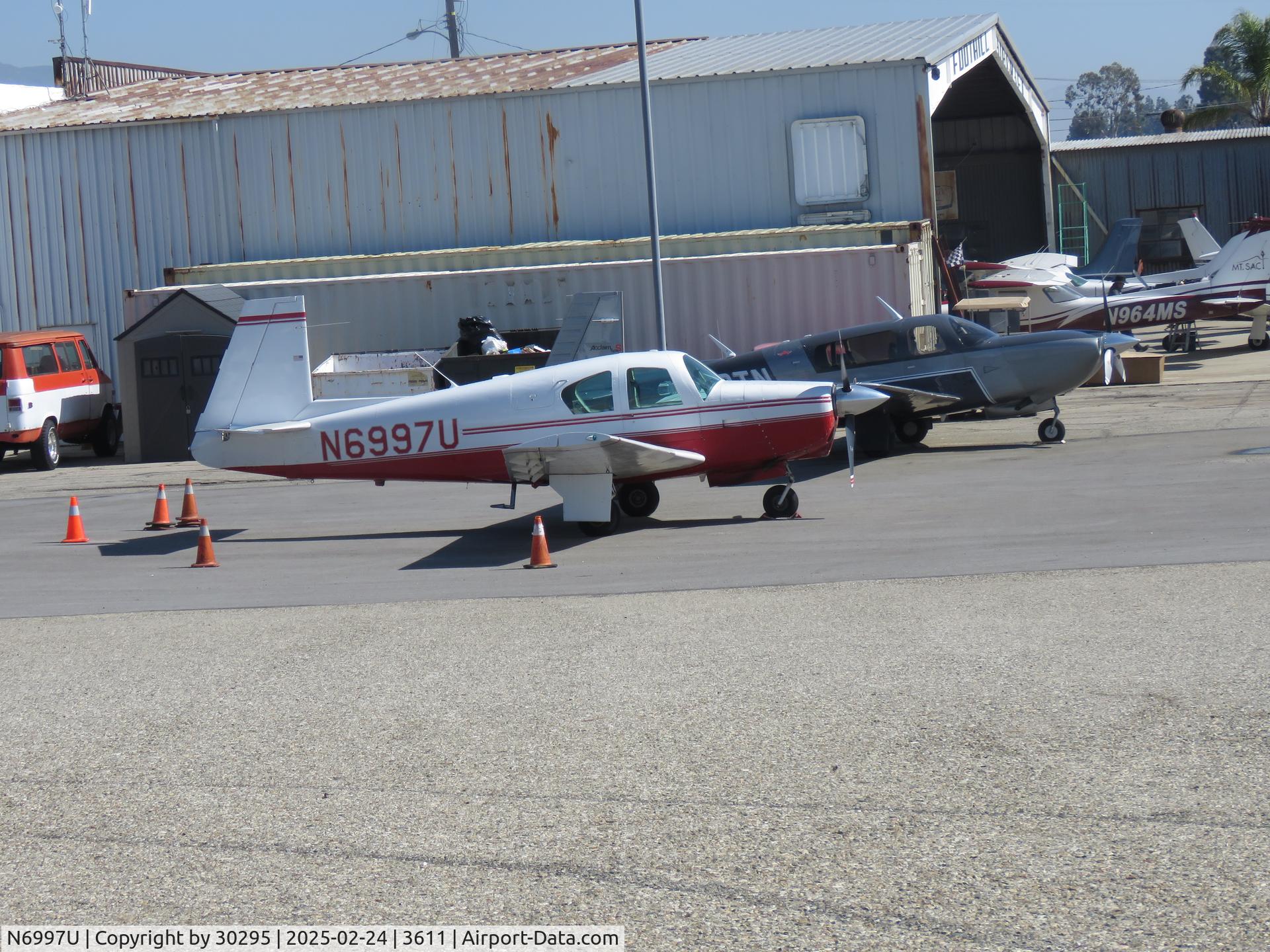 N6997U, 1964 Mooney M20C Ranger C/N 2718, Parked