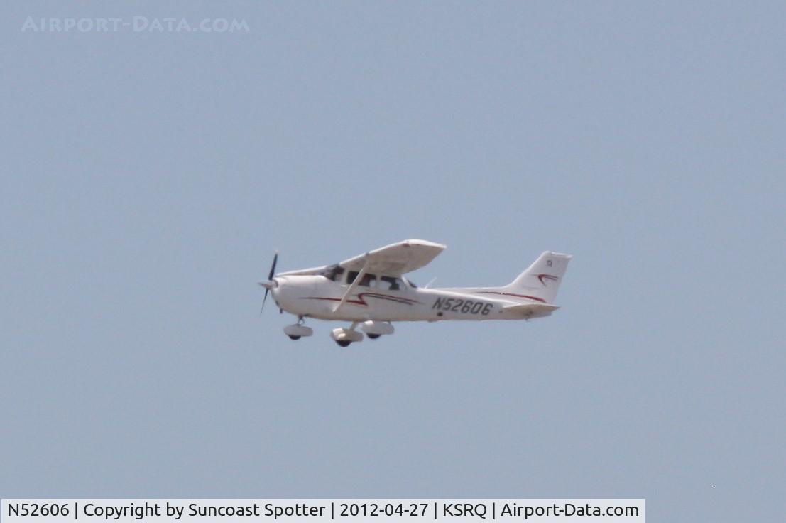 N52606, 2002 Cessna 172S C/N 172S9174, Cessna Skyhawk on approach to Runway 32 at Sarasota-Bradenton International Airport