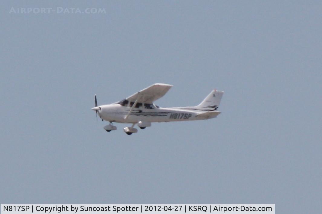 N817SP, 2001 Cessna 172S C/N 172S8733, Cessna Skyhawk departs Runway 22 at Sarasota-Bradenton International Airport