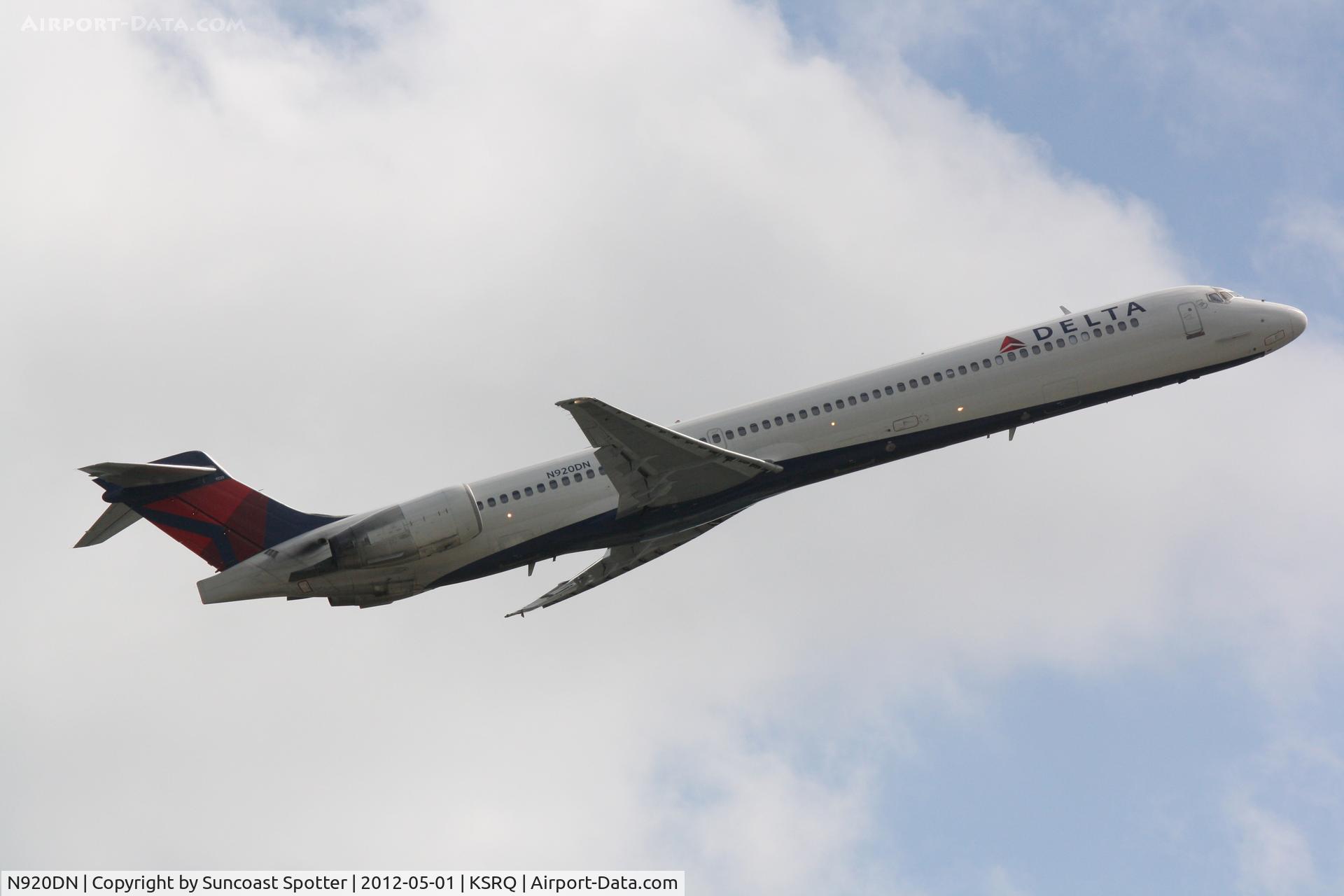 N920DN, 1997 McDonnell Douglas MD-90-30 C/N 53582, Delta Flight 2298 departs Runway 14 at Sarasota-Bradenton International Airport enroute to Hartsfield Jackson Atlanta International Airport
