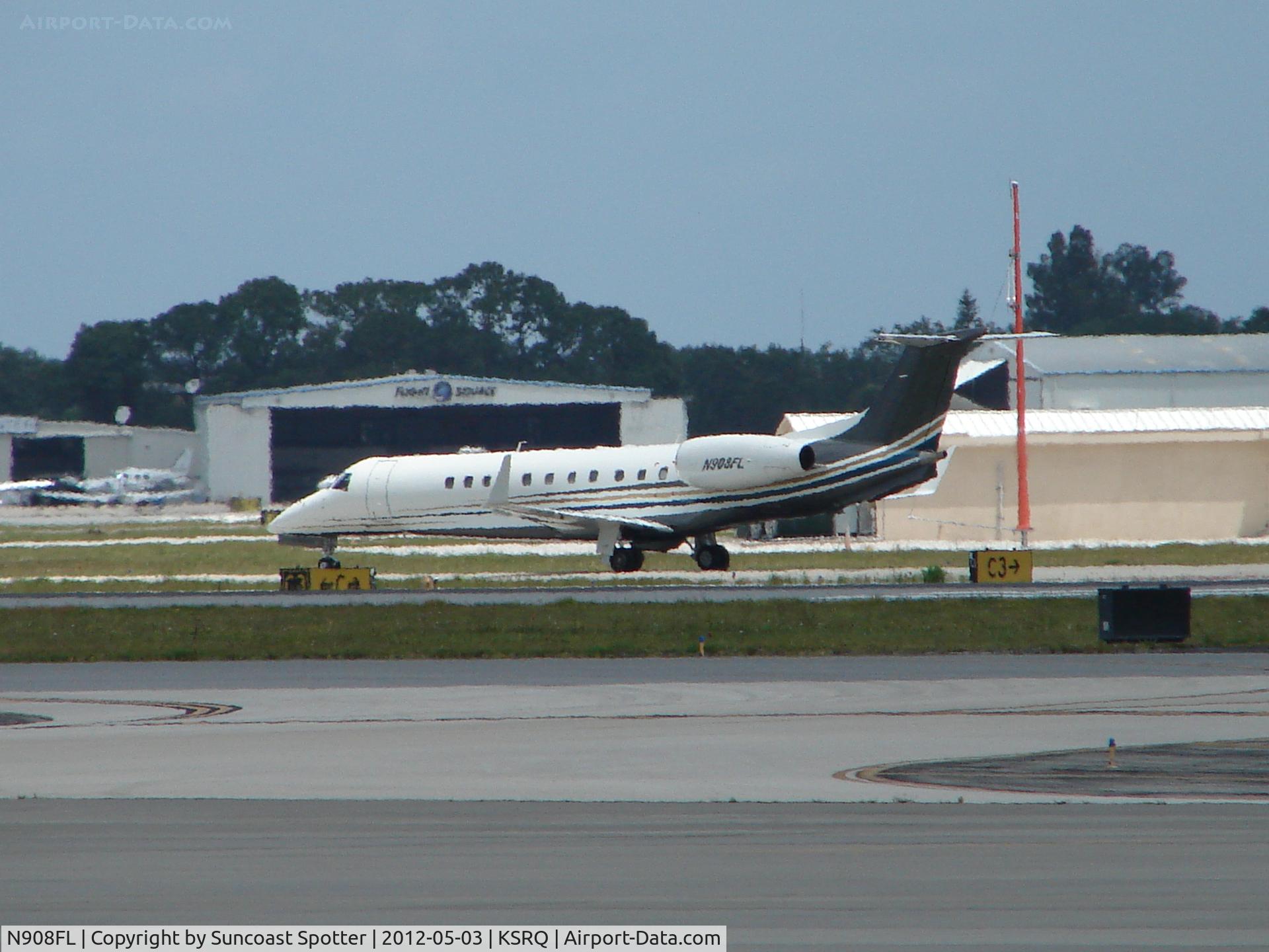 N908FL, 2006 Embraer EMB-135BJ Legacy C/N 14500942, N908FL taxis at SRQ