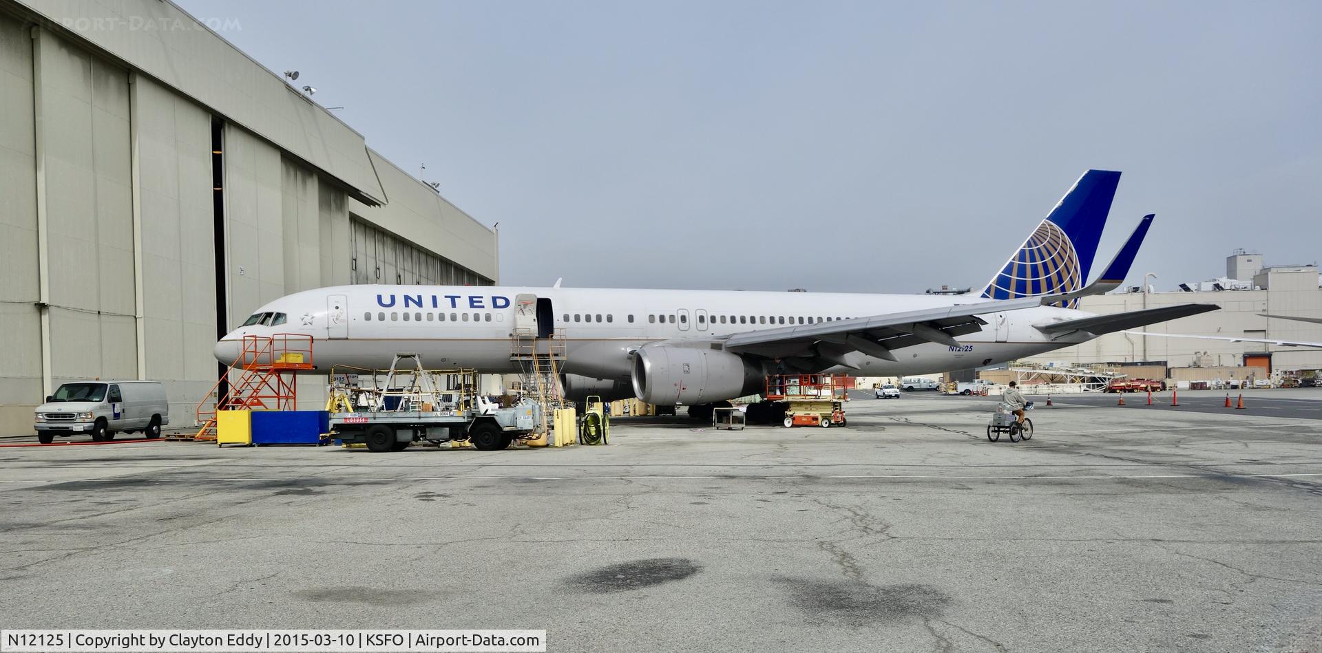 N12125, 1998 Boeing 757-224 C/N 28967, SFO 2015