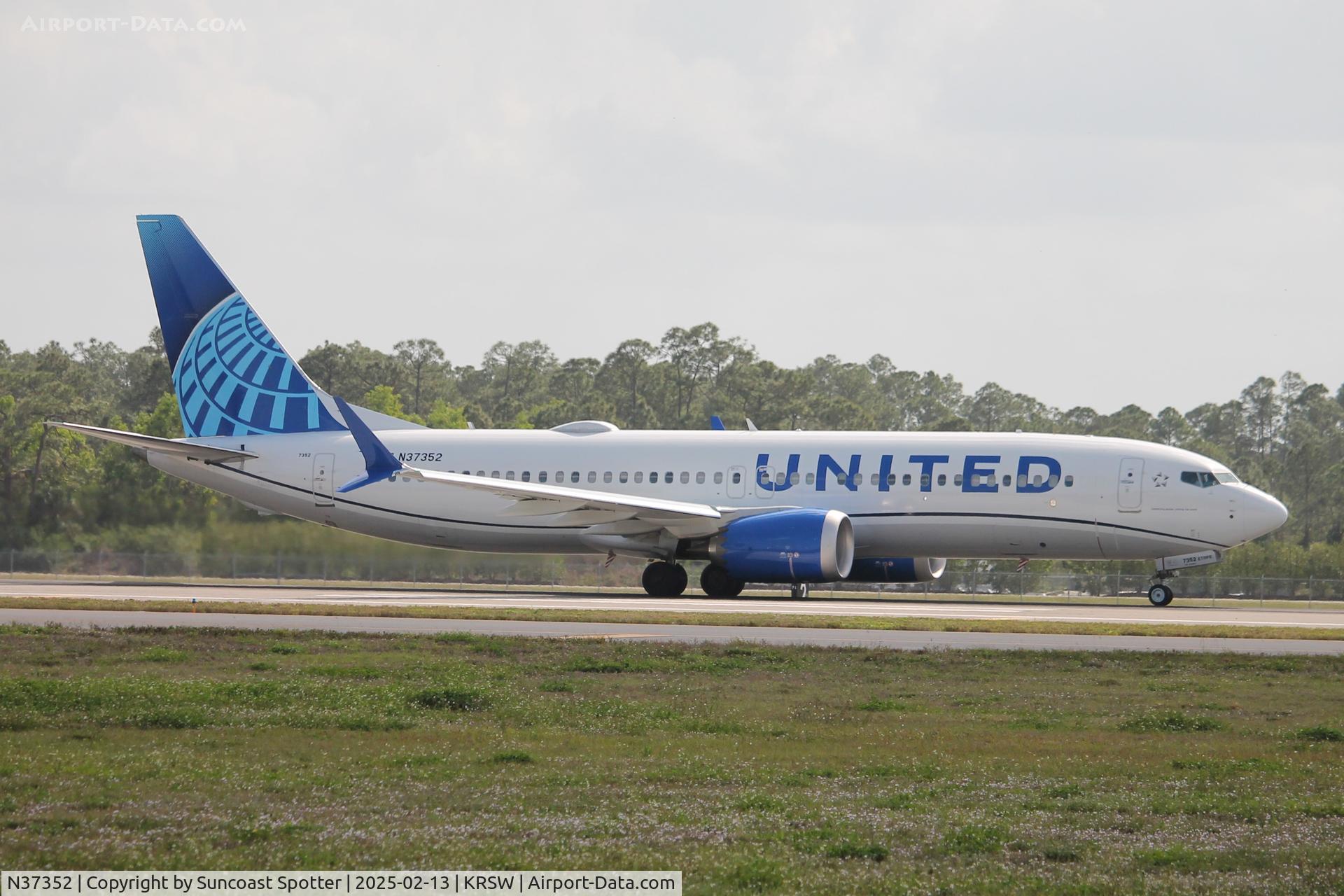 N37352, 2024 Boeing 737 MAX 8 C/N 67558, United Flight 357 departs Runway 24 at Southwest Florida International Airport enroute to  Cleveland-Hopkins International Airport