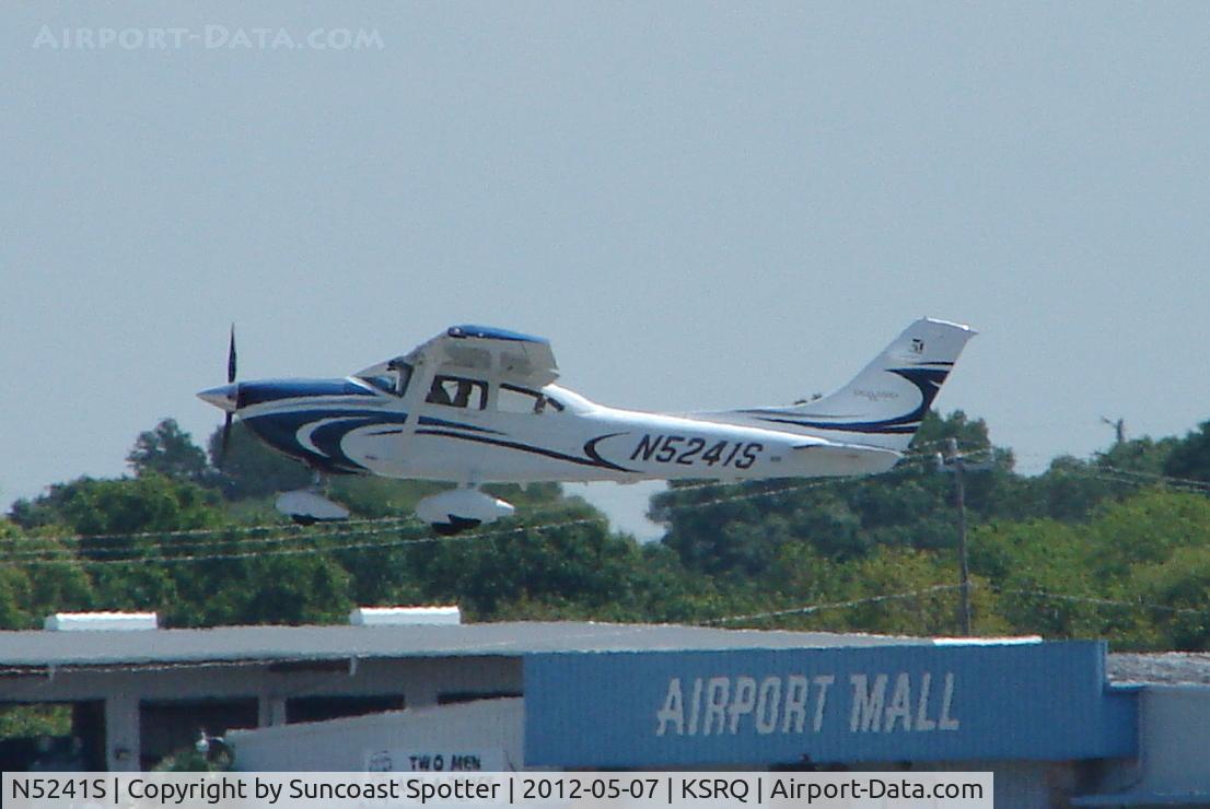 N5241S, Cessna T182T Turbo Skylane C/N T18208954, Cessna Skylane N5241S departs Runway 32 at Sarasota-Bradenton International Airport