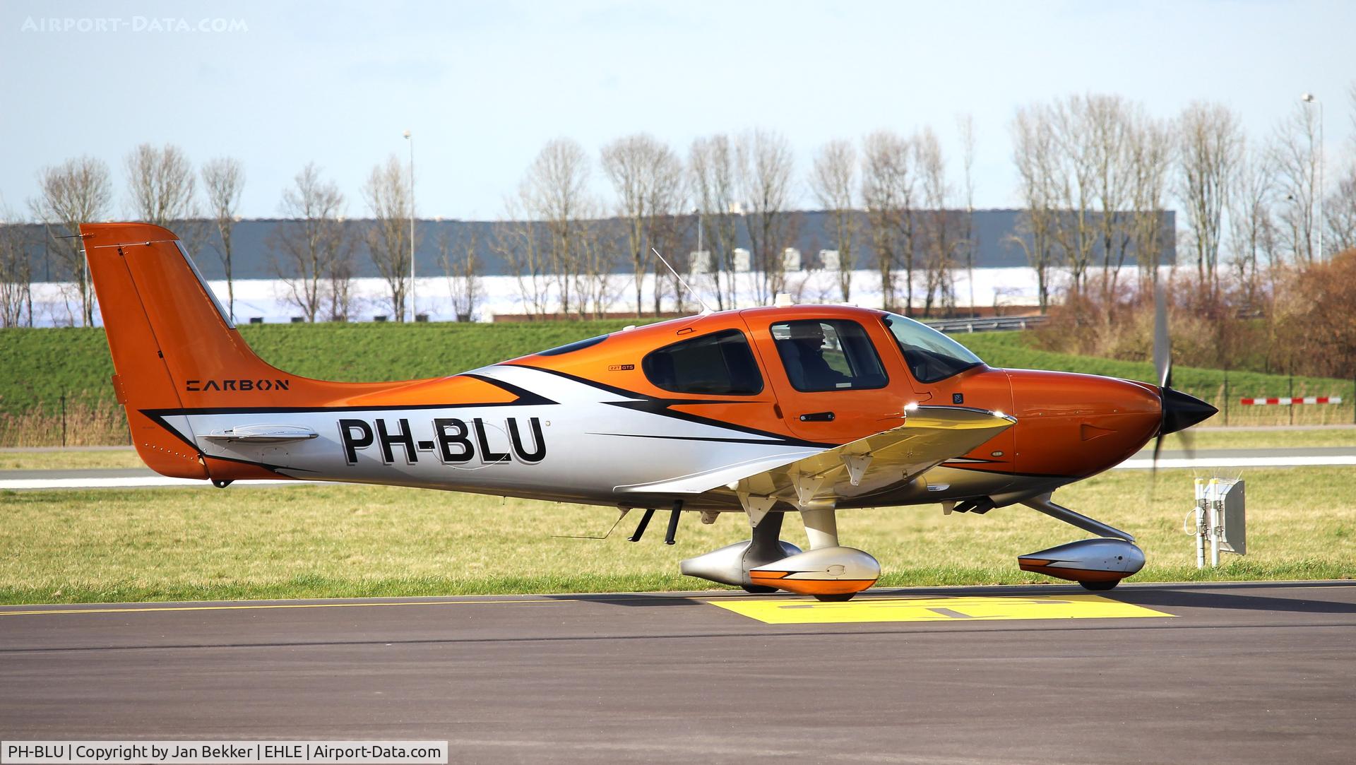PH-BLU, Cirrus SR22T-GTS Carbon C/N 9210, Lelystad Airport