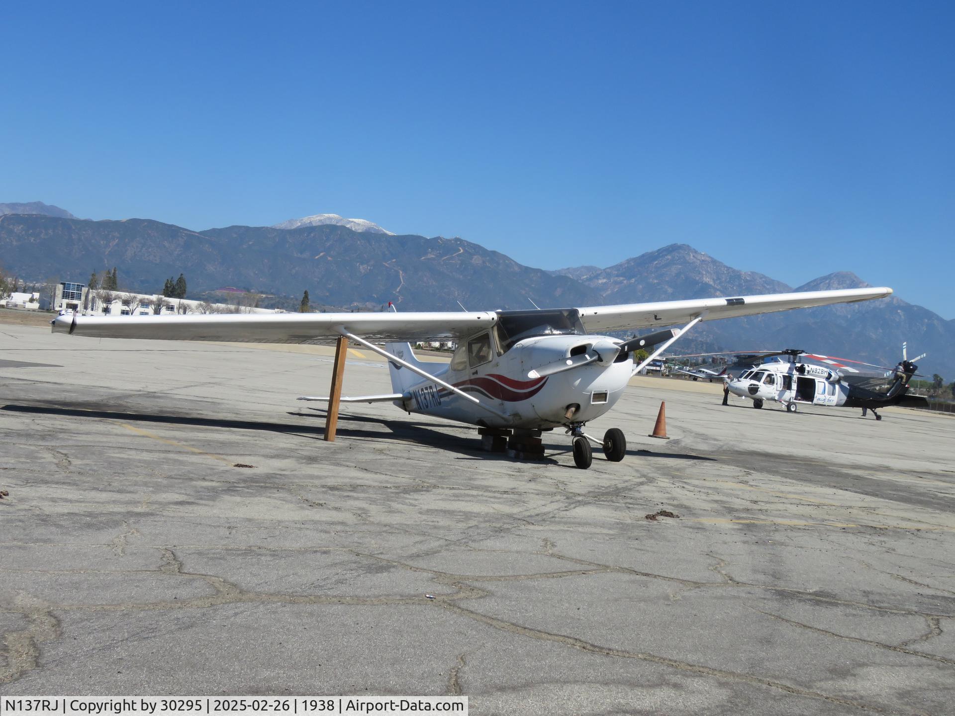 N137RJ, 1999 Cessna 172S C/N 172S8296, Braced & Parked