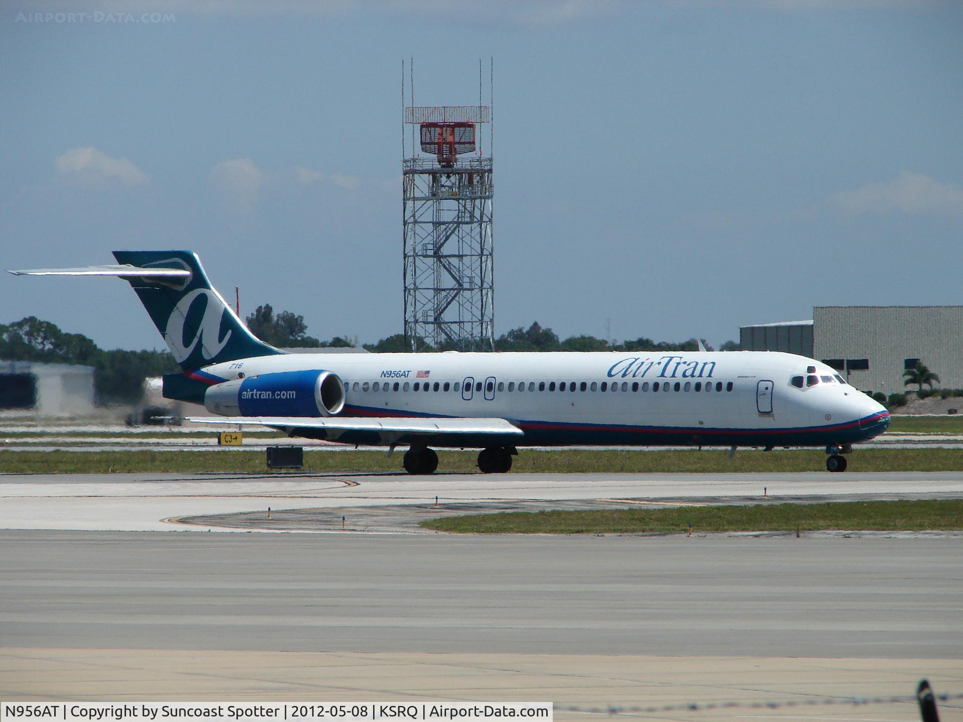 N956AT, 2000 Boeing 717-200 C/N 55018, AirTran Flight 988 taxis for departure at Sarasota-Bradenton International Airport
