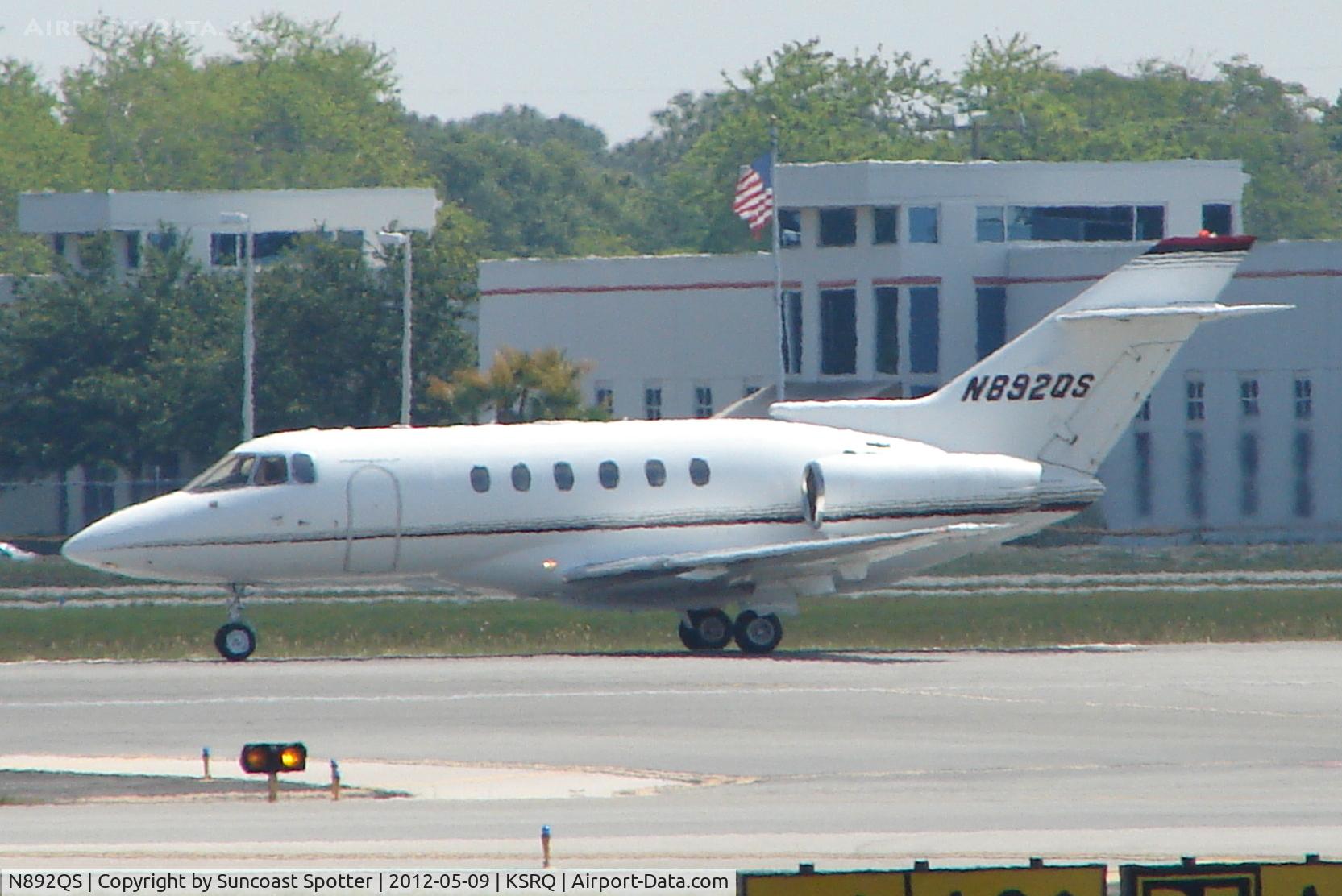 N892QS, 2002 Raytheon HAWKER 800XP C/N 258592, Raytheon Hawker 800 - N892QS departs Runway 32 at Sarasota-Bradenton International Airport enroute to Vero Beach Municipal Airport