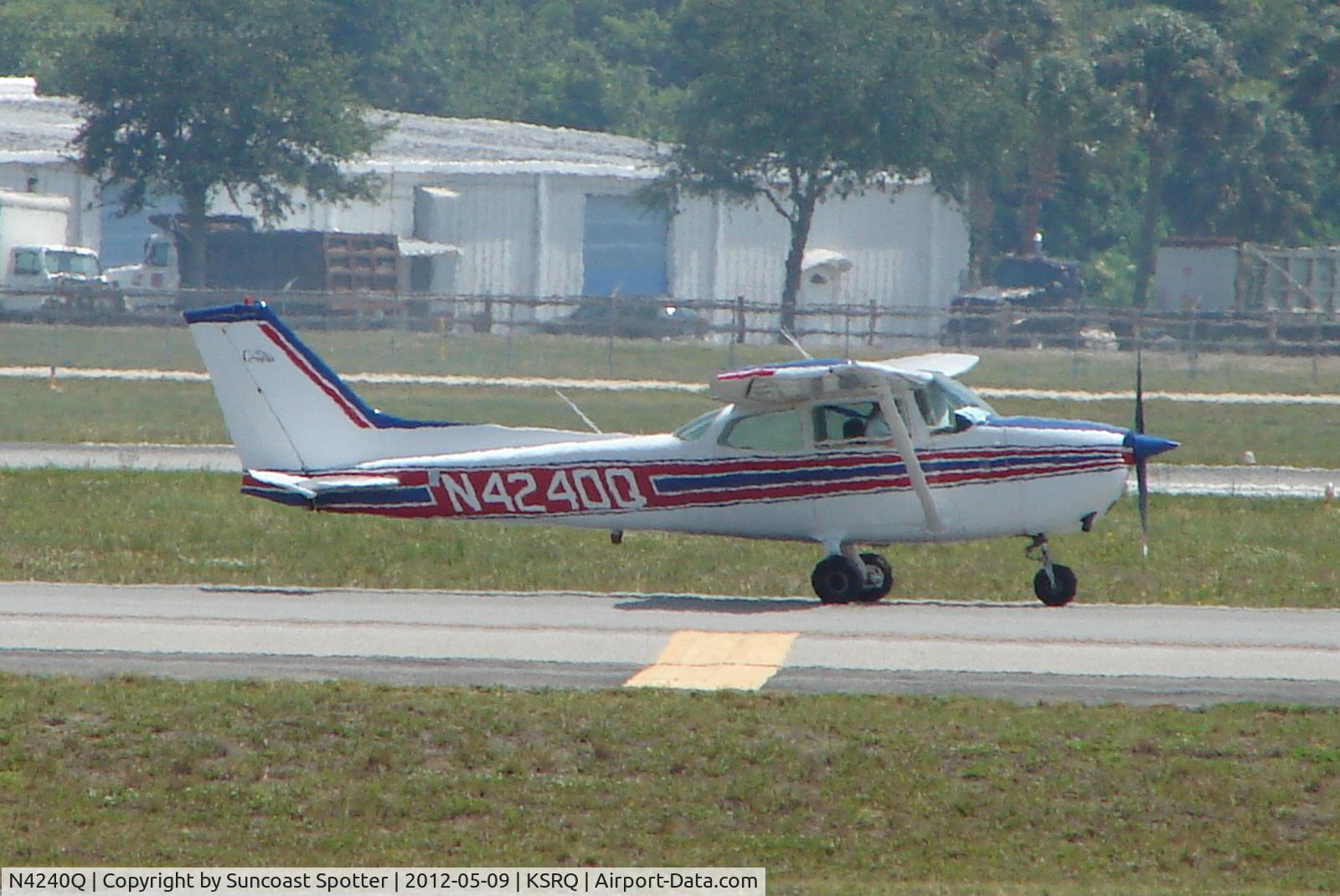 N4240Q, 1971 Cessna 172L C/N 17260140, Cessna Skyhawk N4240Q taxis for departure at Sarasota-Bradenton International Airport