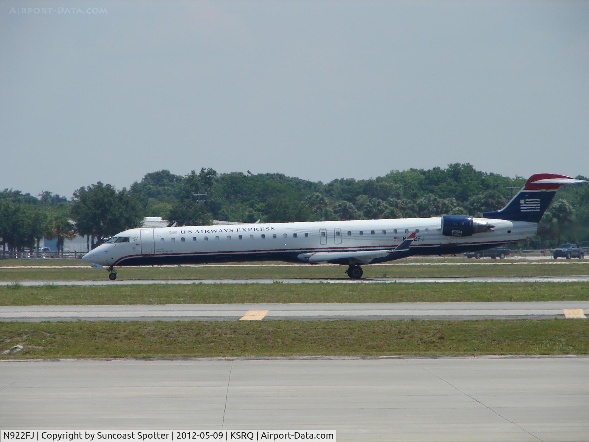 N922FJ, 2004 Bombardier CRJ-900ER (CL-600-2D24) C/N 15022, Mesa departs SRQ