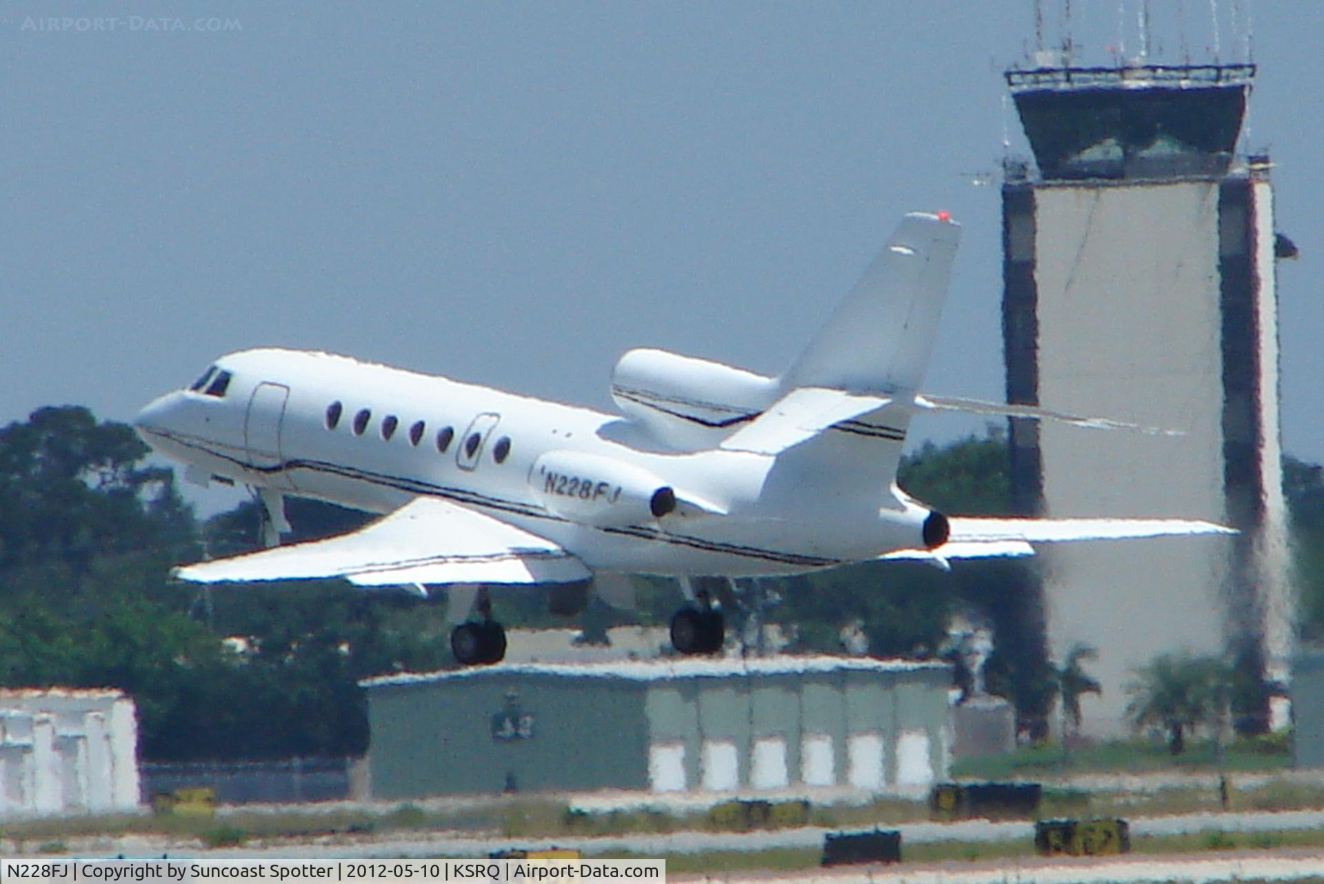 N228FJ, 1992 Dassault Mystere Falcon 50 C/N 228, Dassault Falcon 50 - N228FJ departs Runway 32 at Sarasota-Bradenton International Airport enroute to William Hobby International Airport