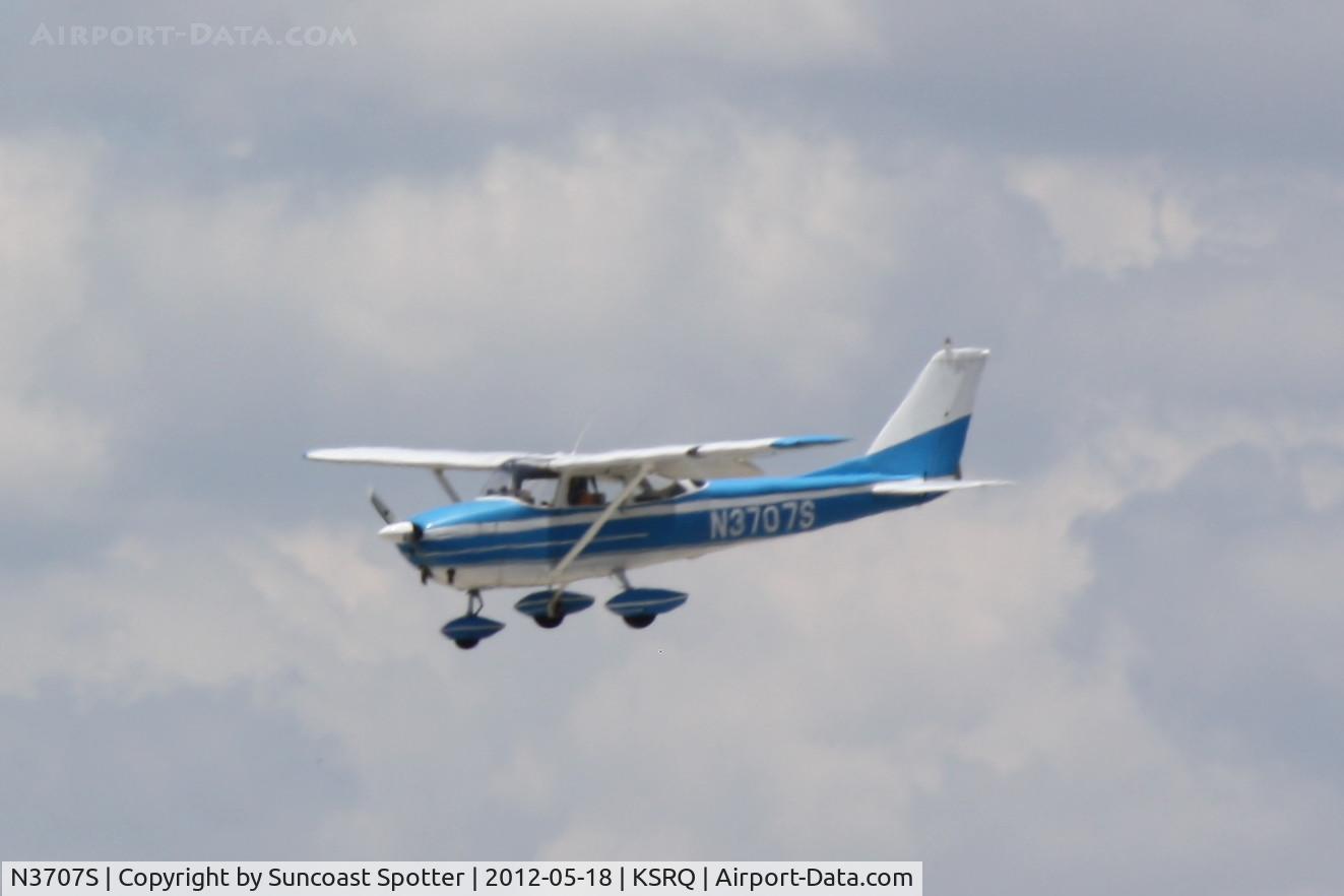 N3707S, 1963 Cessna 172E C/N 17250907, Skyhawk lands at SRQ