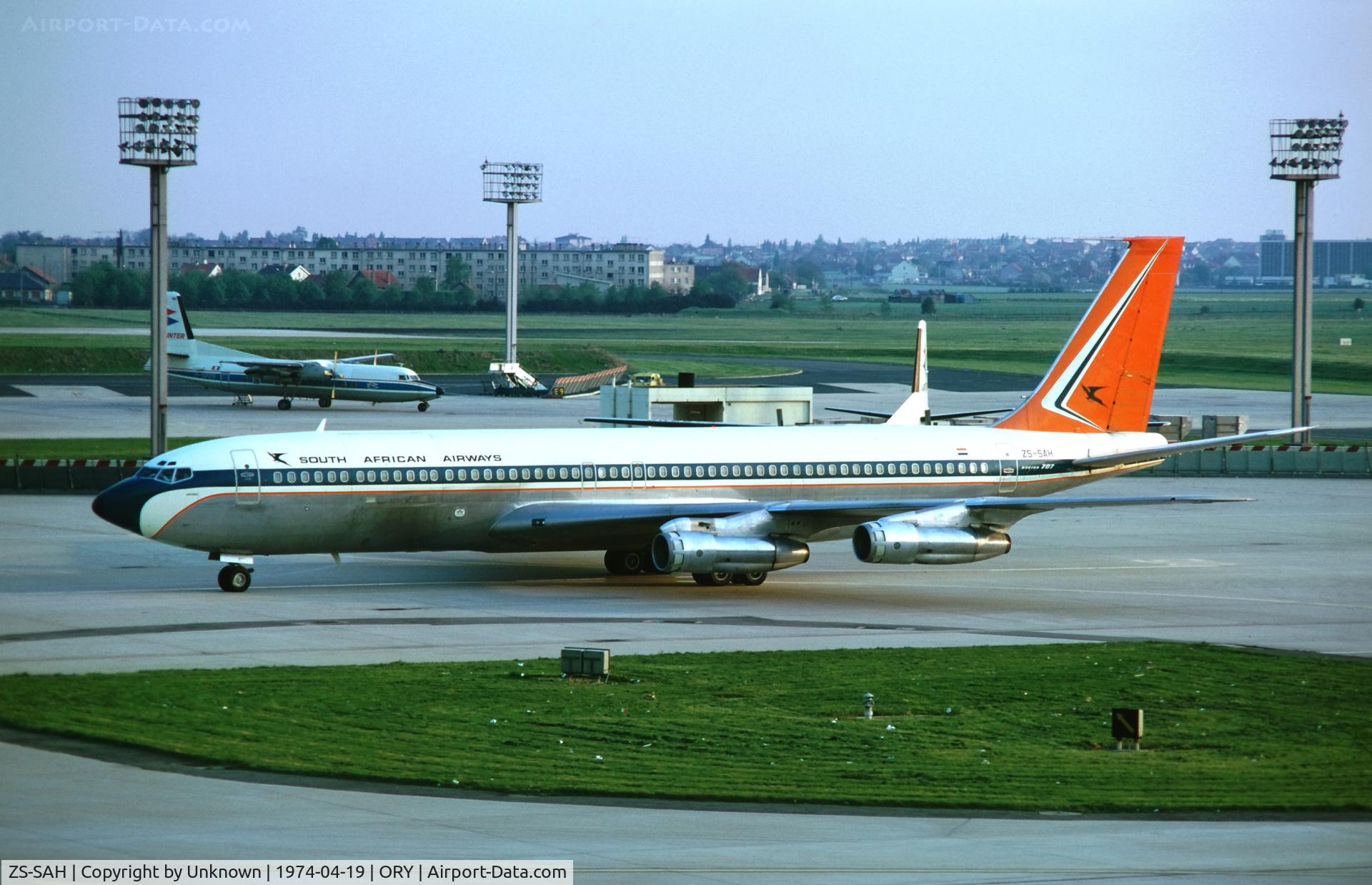 ZS-SAH, 1969 Boeing 707-344C C/N 20230, Paris Orly 19.4.74