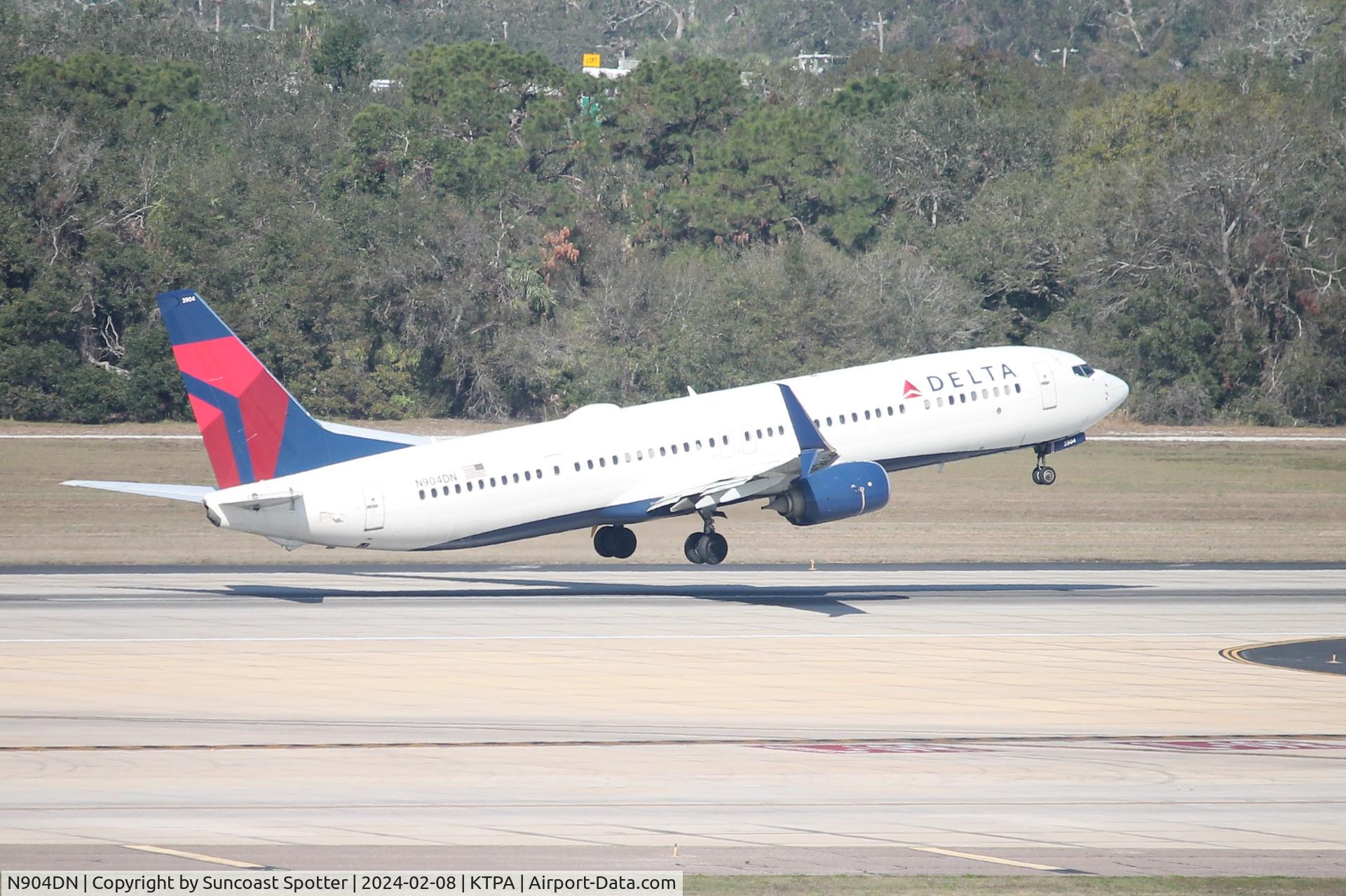 N904DN, 2018 Boeing 737-932ER C/N 32008, Delta Flight 972 departs Runway 1L at Tampa International Airport enroute to Detroit Metro Airport