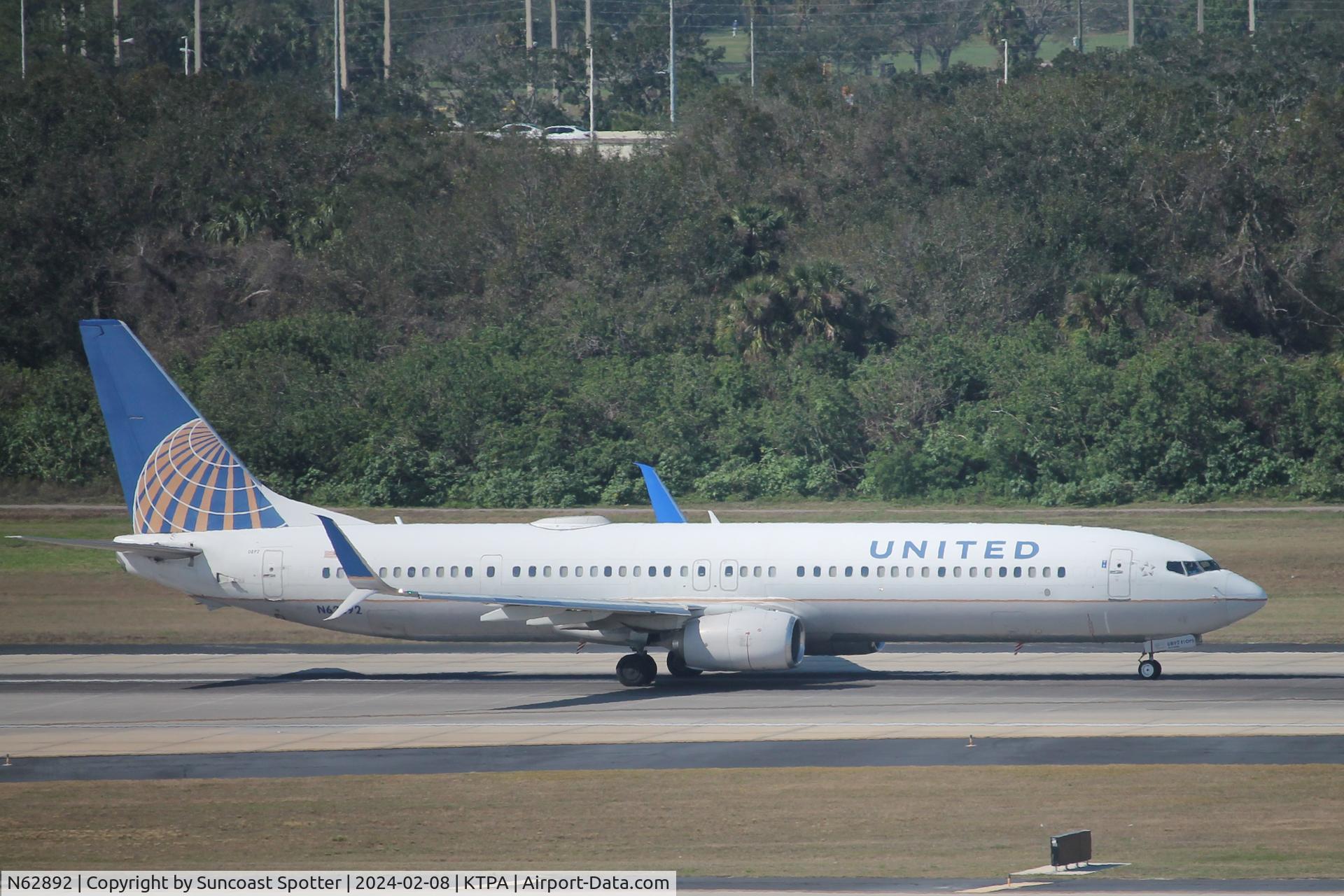 N62892, 2015 Boeing 737-924/ER C/N 42195, United Flight 1596  departs Runway 1L at Tampa International Airport enroute to Chicago-O’hare International Airport
