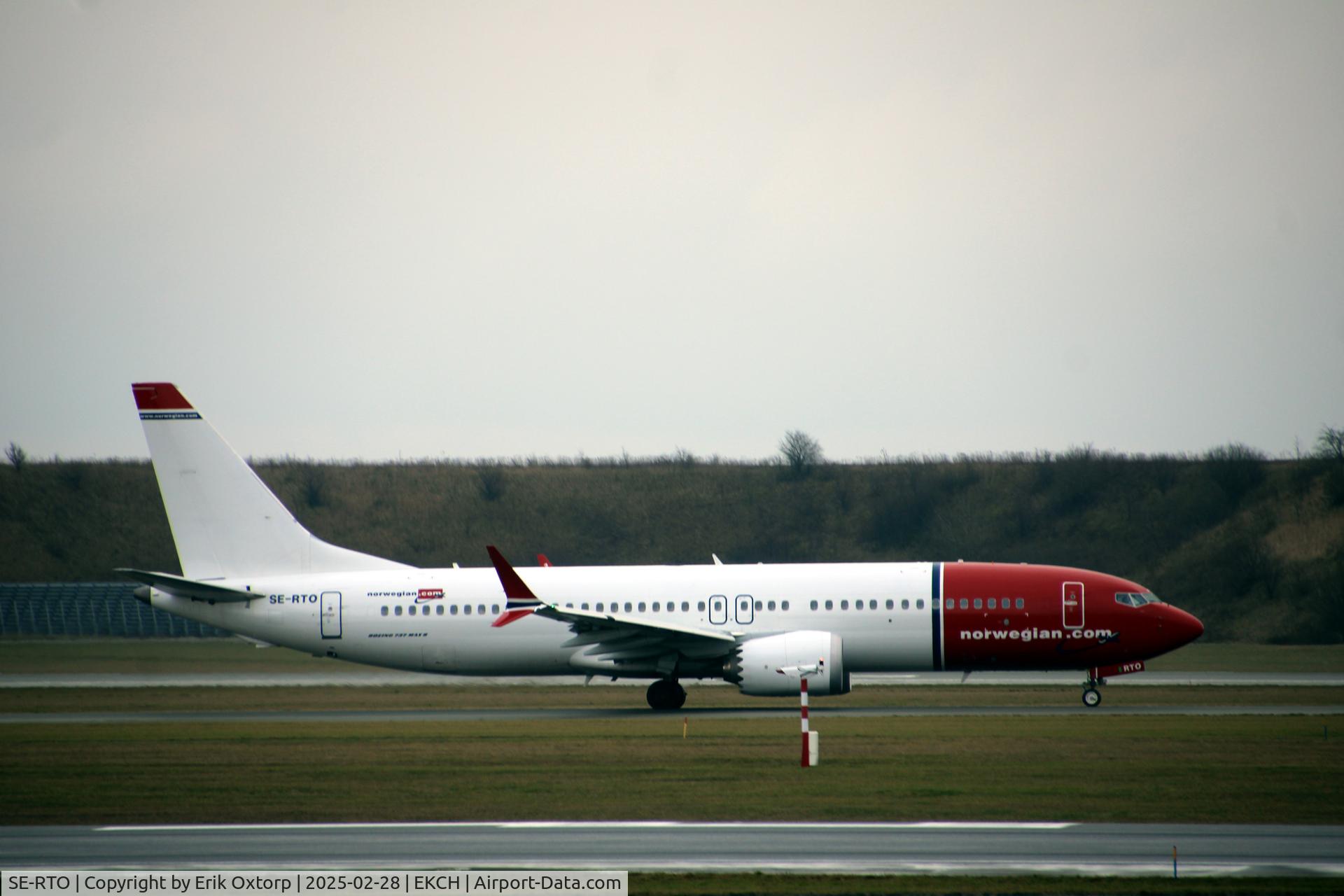 SE-RTO, 2024 Boeing 737-8 MAX C/N 62911, SE-RTO taxi for takeoff rw22R
