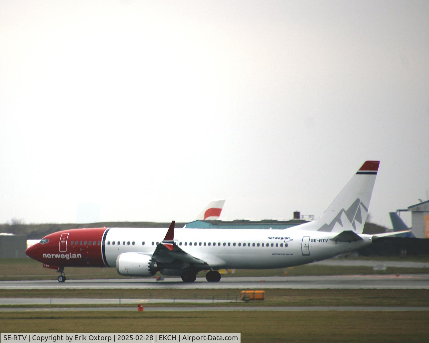SE-RTV, 2025 Boeing 737-8 MAX C/N 44877, SE-RTV taking off