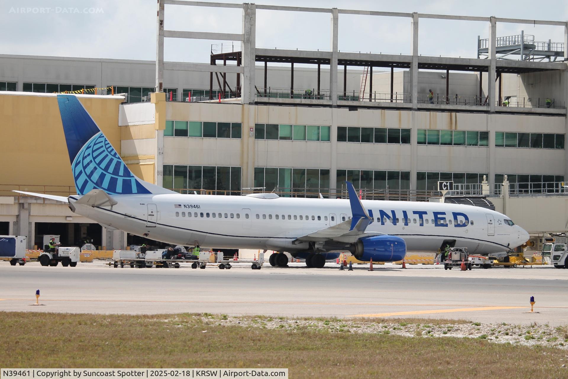 N39461, 2012 Boeing 737-924/ER C/N 37201, United Flight 1385 sits at Gate C1 at Southwest Florida International Airport prior to flight to Newark-Liberty International Airport