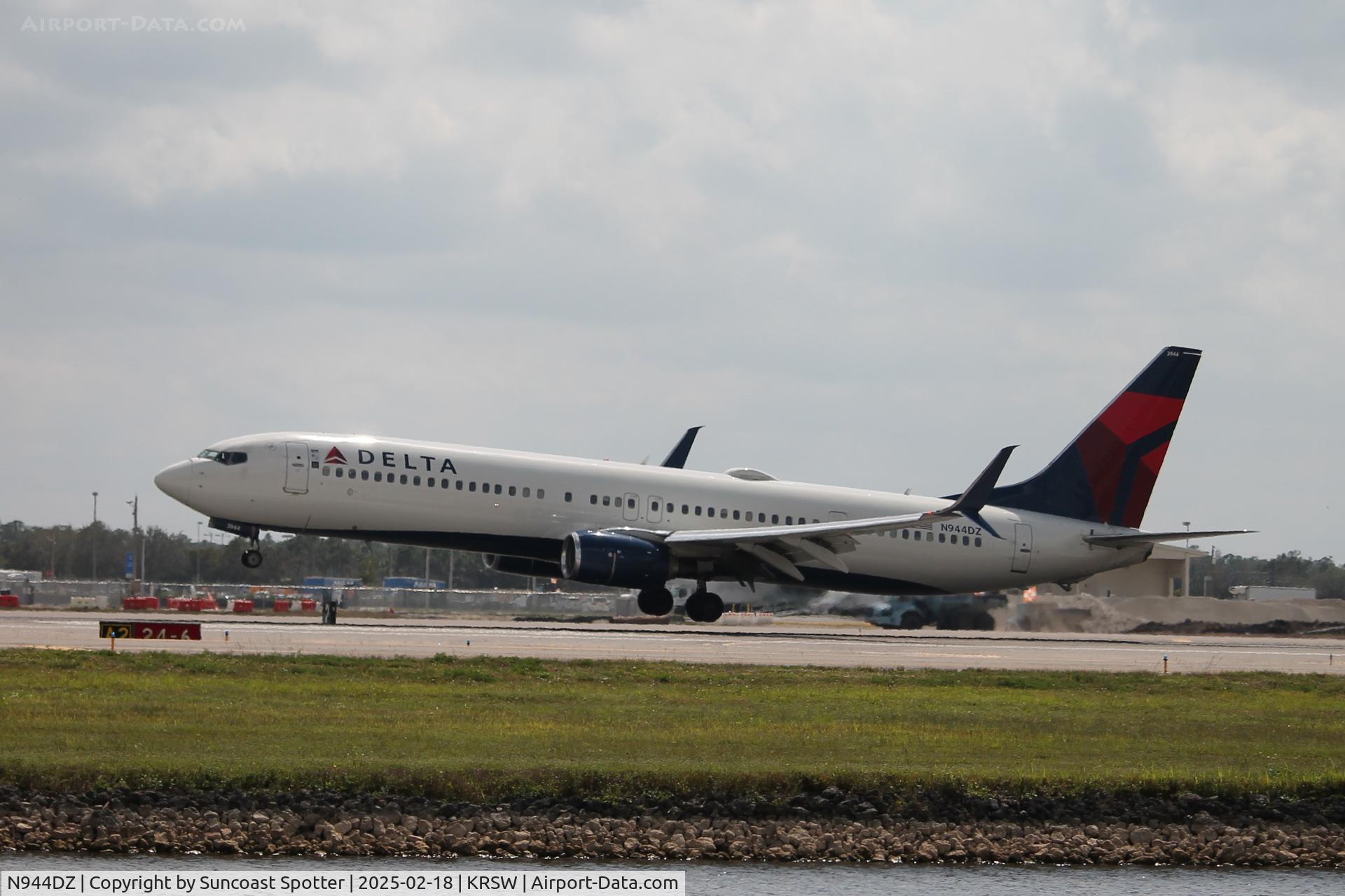 N944DZ, 2013 Boeing 737-9GP/ER C/N 38729, Delta Flight 1153 arrives on Runway 6 at Southwest Florida International Airport following flight from Hartsfield-Pearson International Airport
