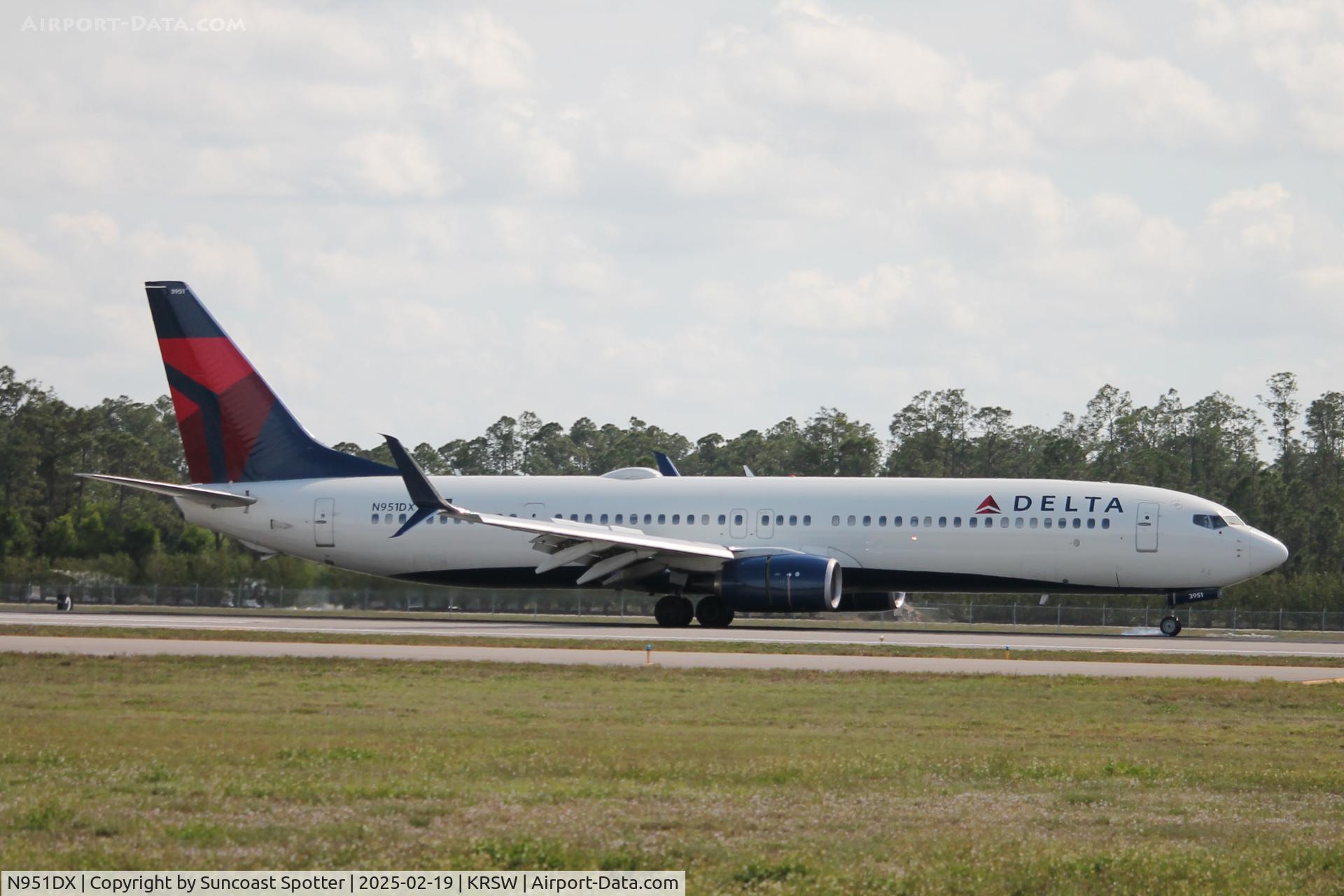 N951DX, 2013 Boeing 737-9GP/ER C/N 38736, Delta Flight 1153 arrives on Runway 24 at Southwest Florida International Airport following flight from Hartsfield-Jackson Atlanta International Airport